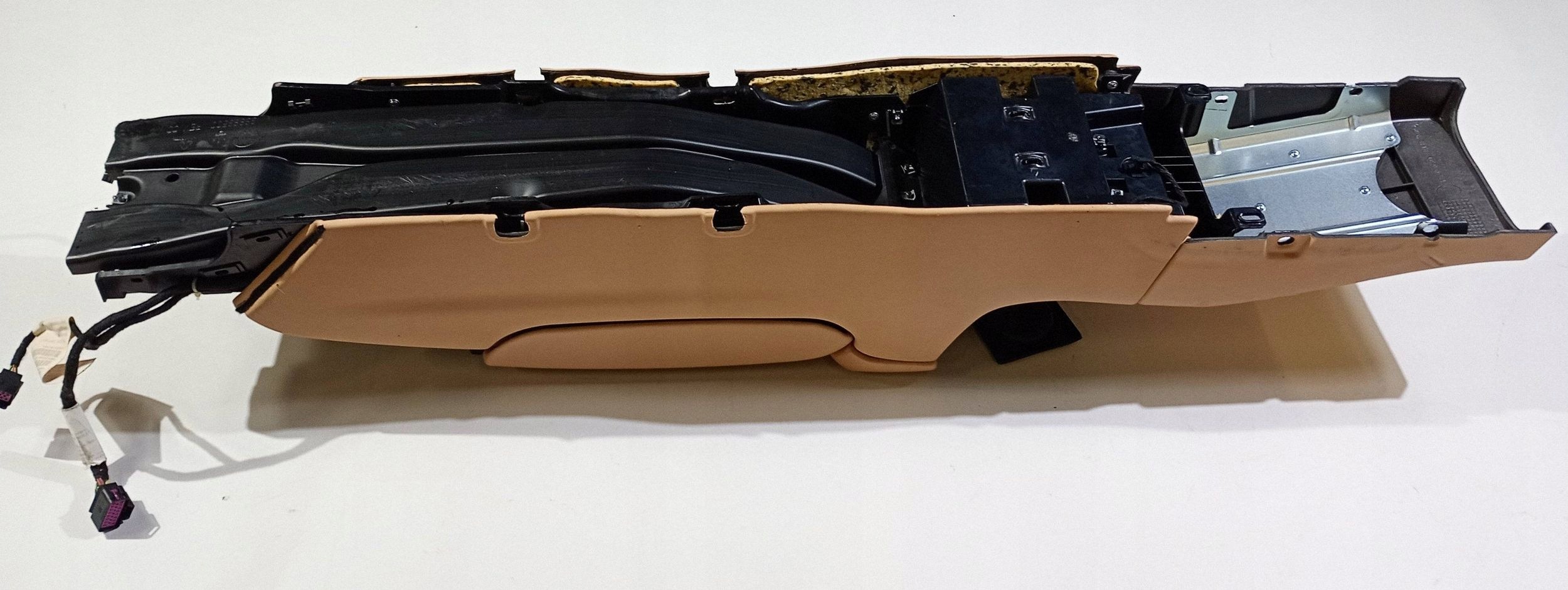 console tunnel central armrest cupholder Maserati GranTurismo 2008