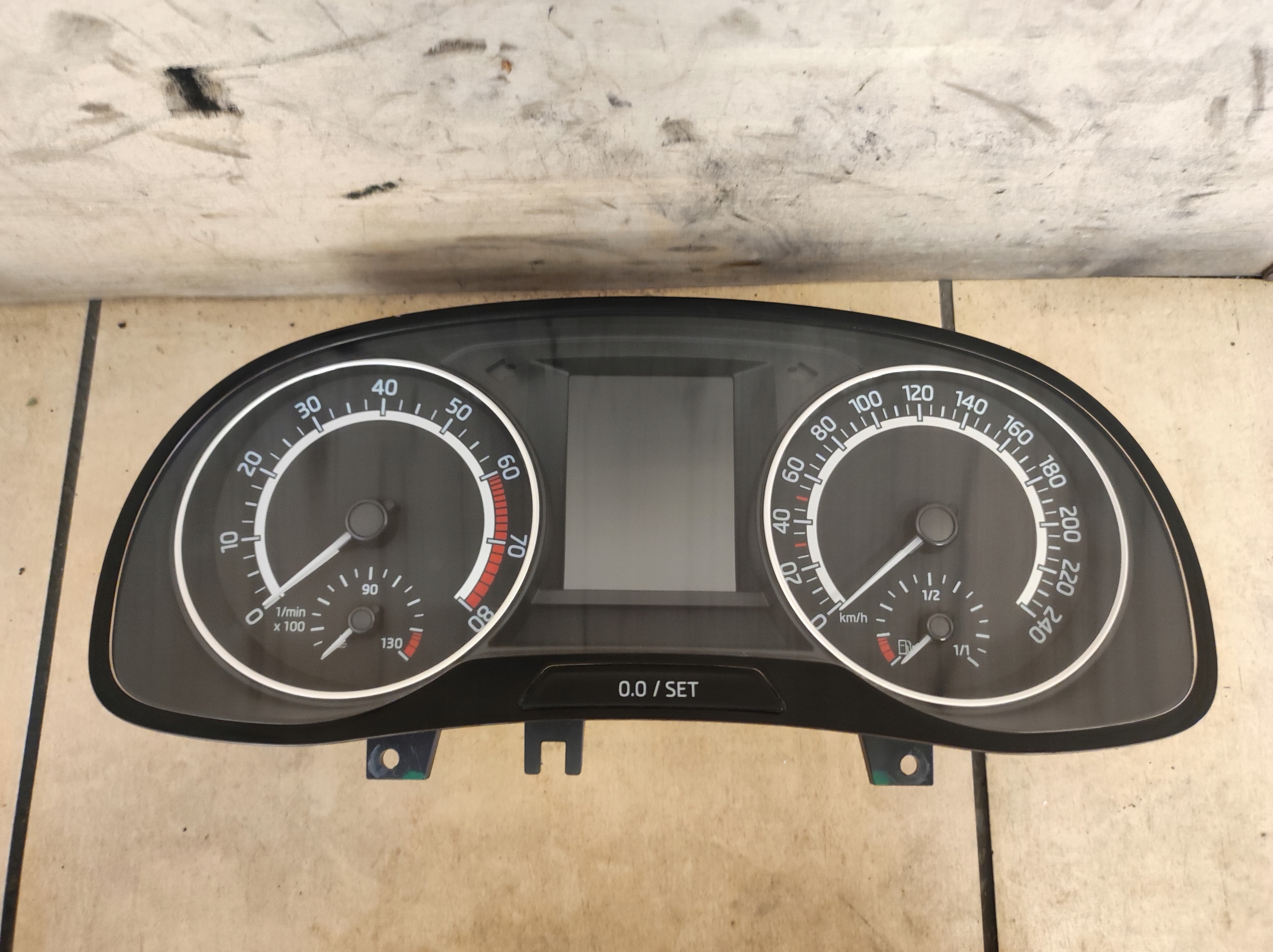 SKODA FABIA III 3 спидометр часы