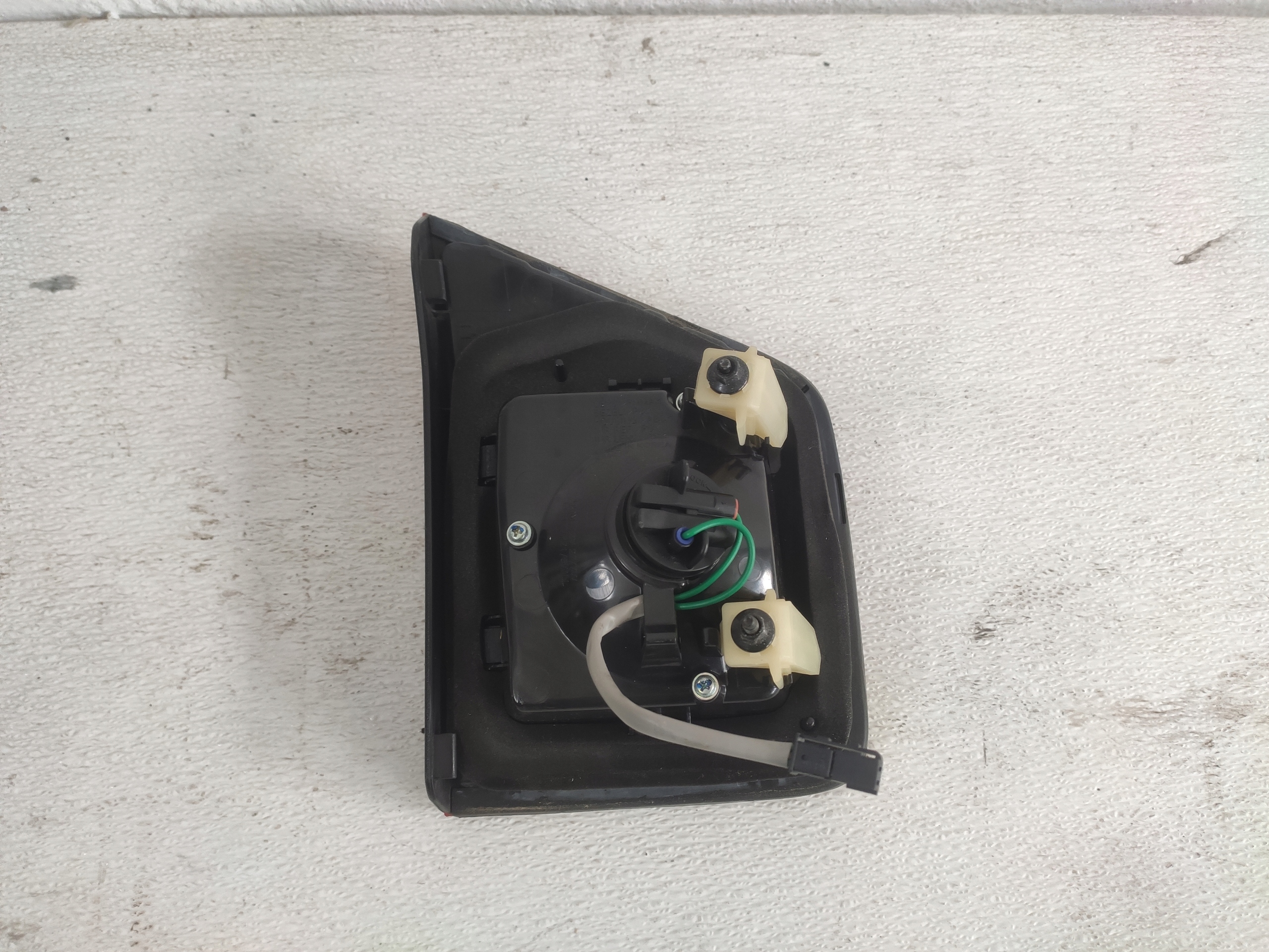 CHEVROLET ORLANDO light right to the bonnet boot