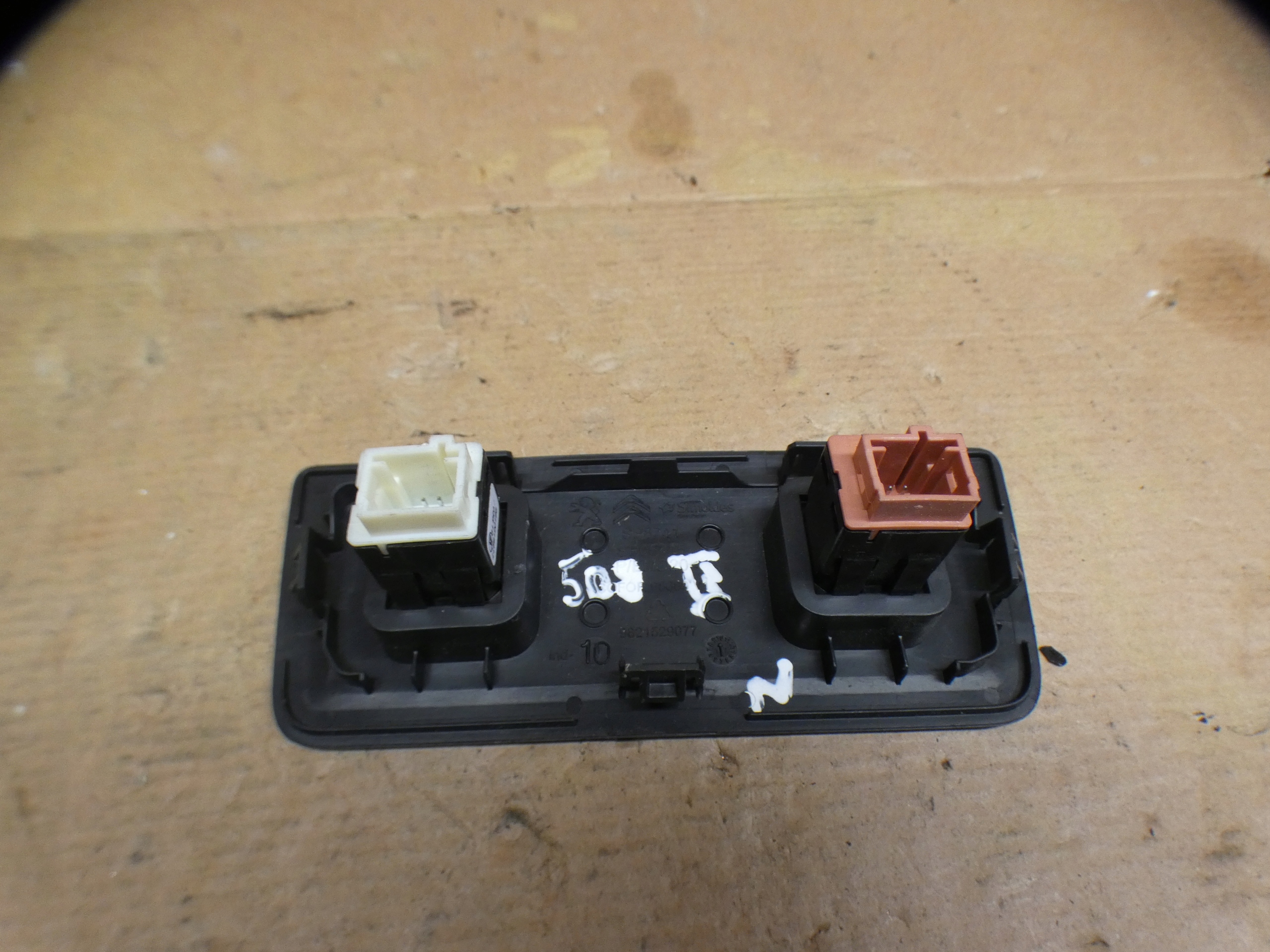 PEUGEOT 508 PANEL opening control switch bonnet boot 9821529077