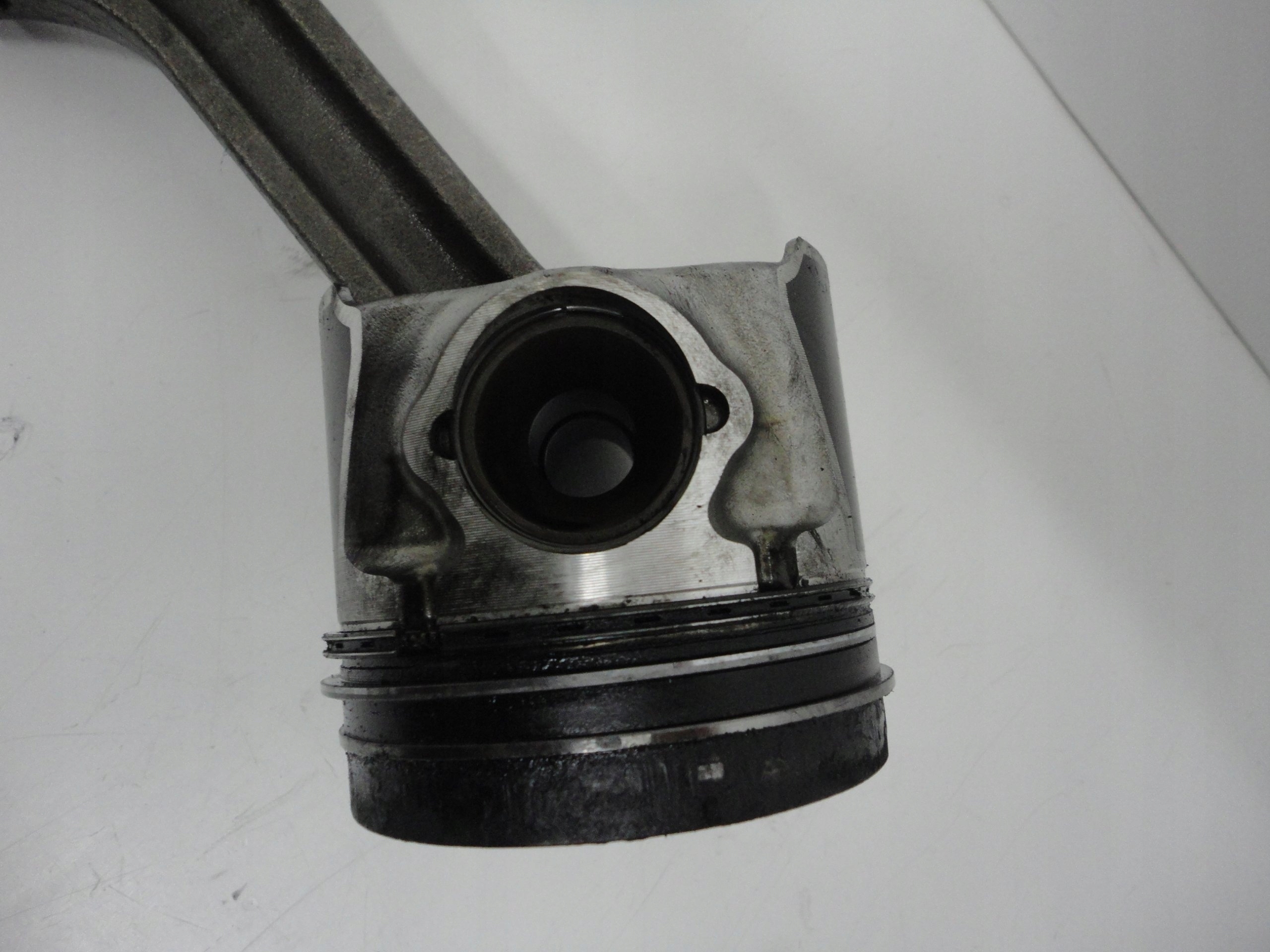 KIA VENGA IX20 1.4CRDI piston connecting rod 2009