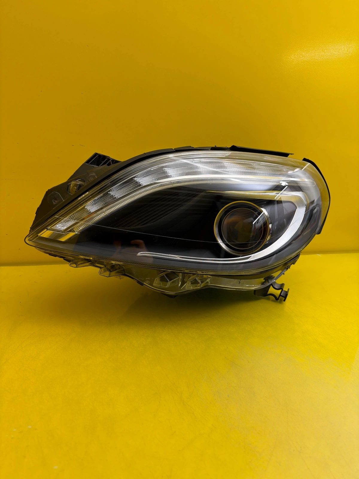 light left Mercedes B-class W246 Bi-Xenon 2011-2015 A2468207761