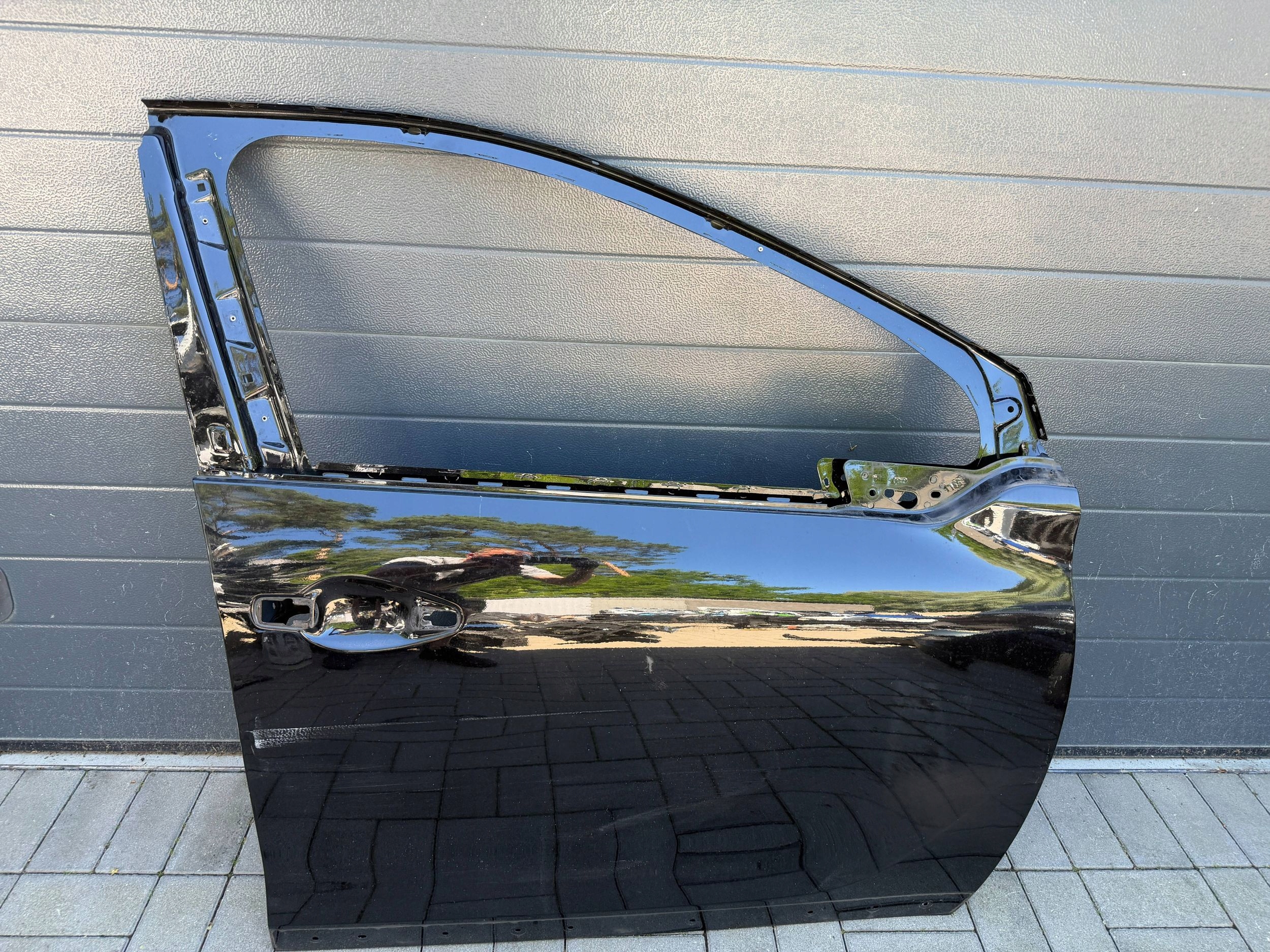Peugeot 2008 1 and 14- door right front front