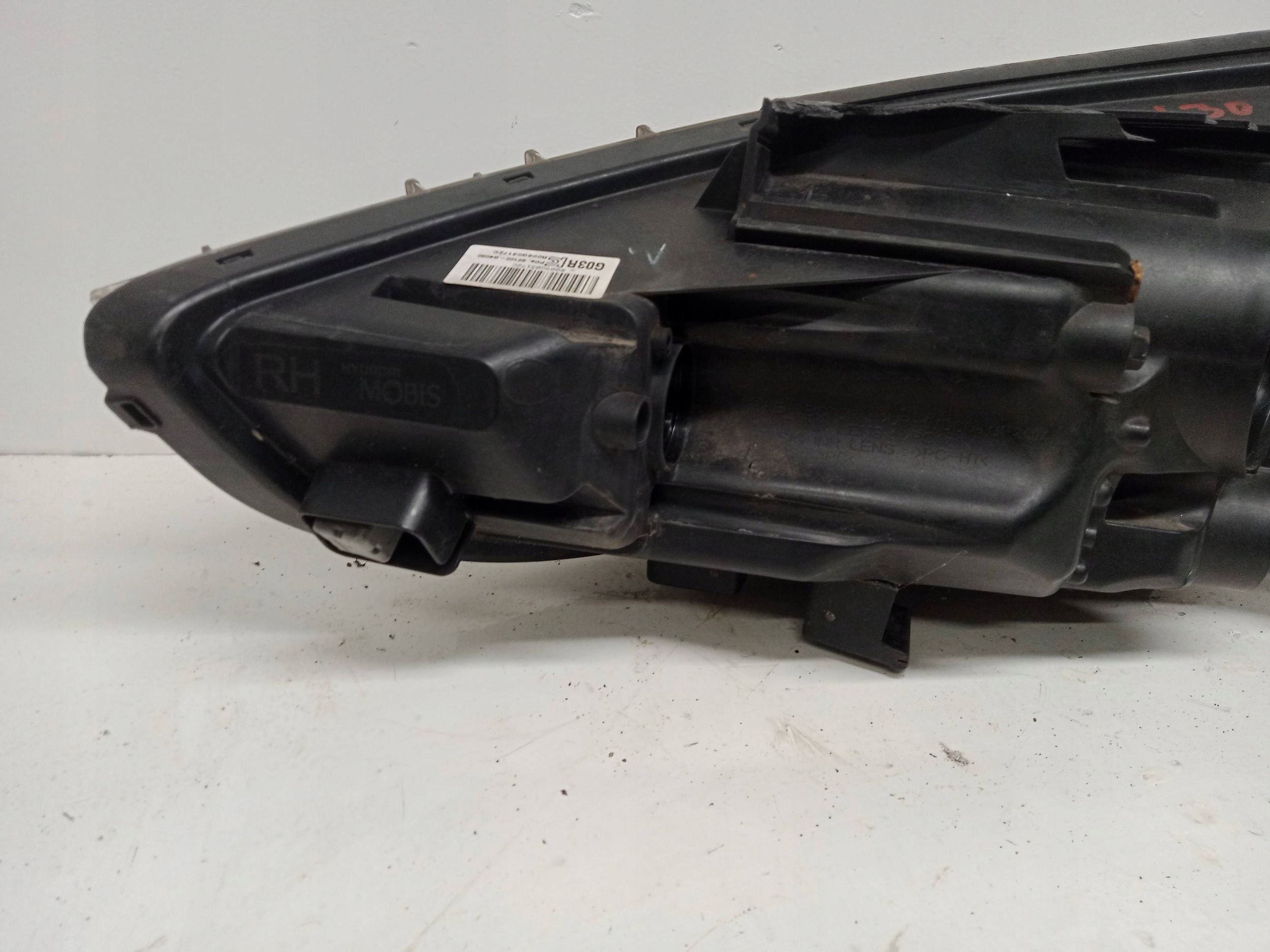 HYUNDAI I30 III light right front 92102-G4030 UK 2017