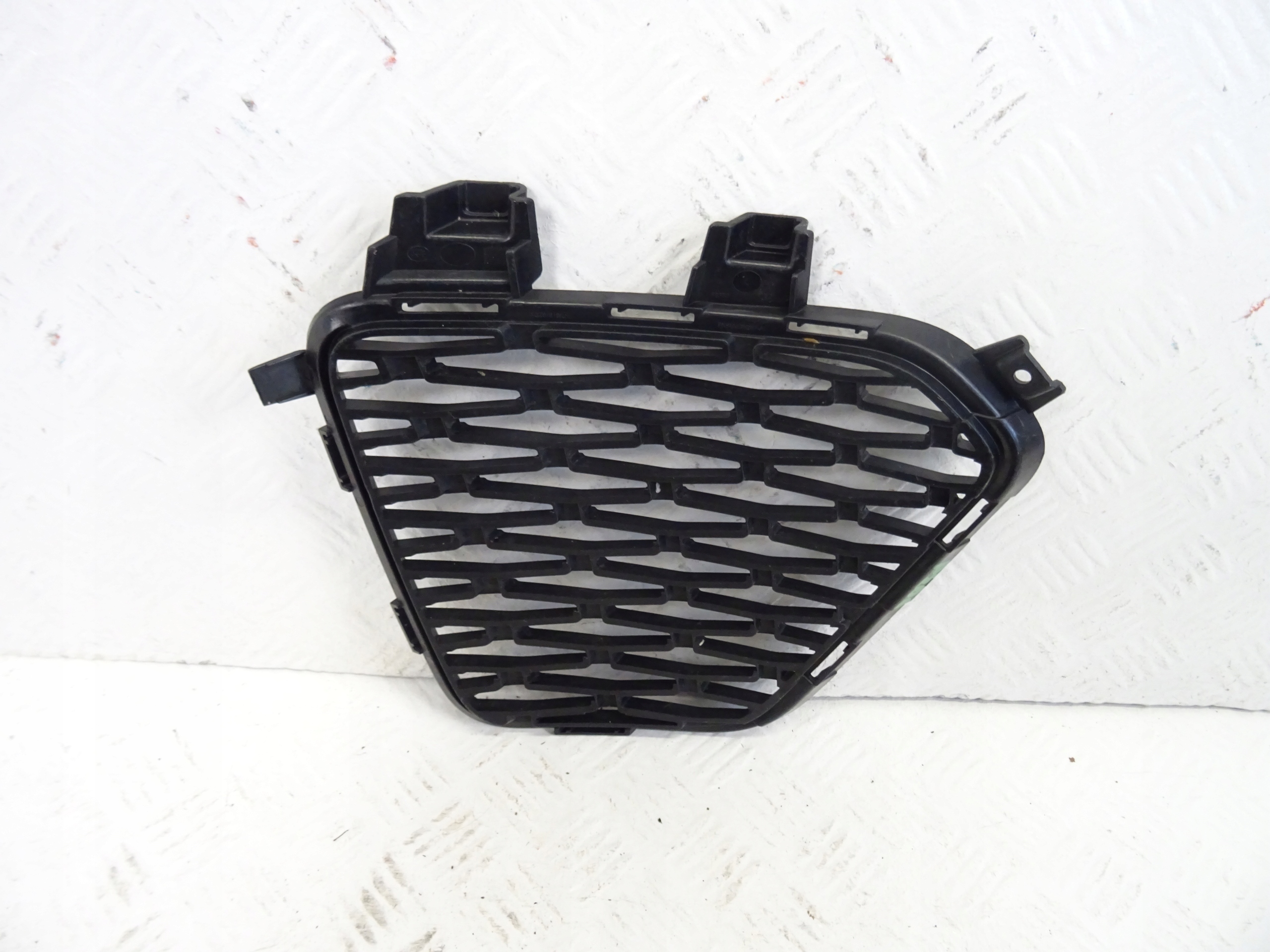RANGE ROVER SPORT SVR L494 grid of a bumper left front front