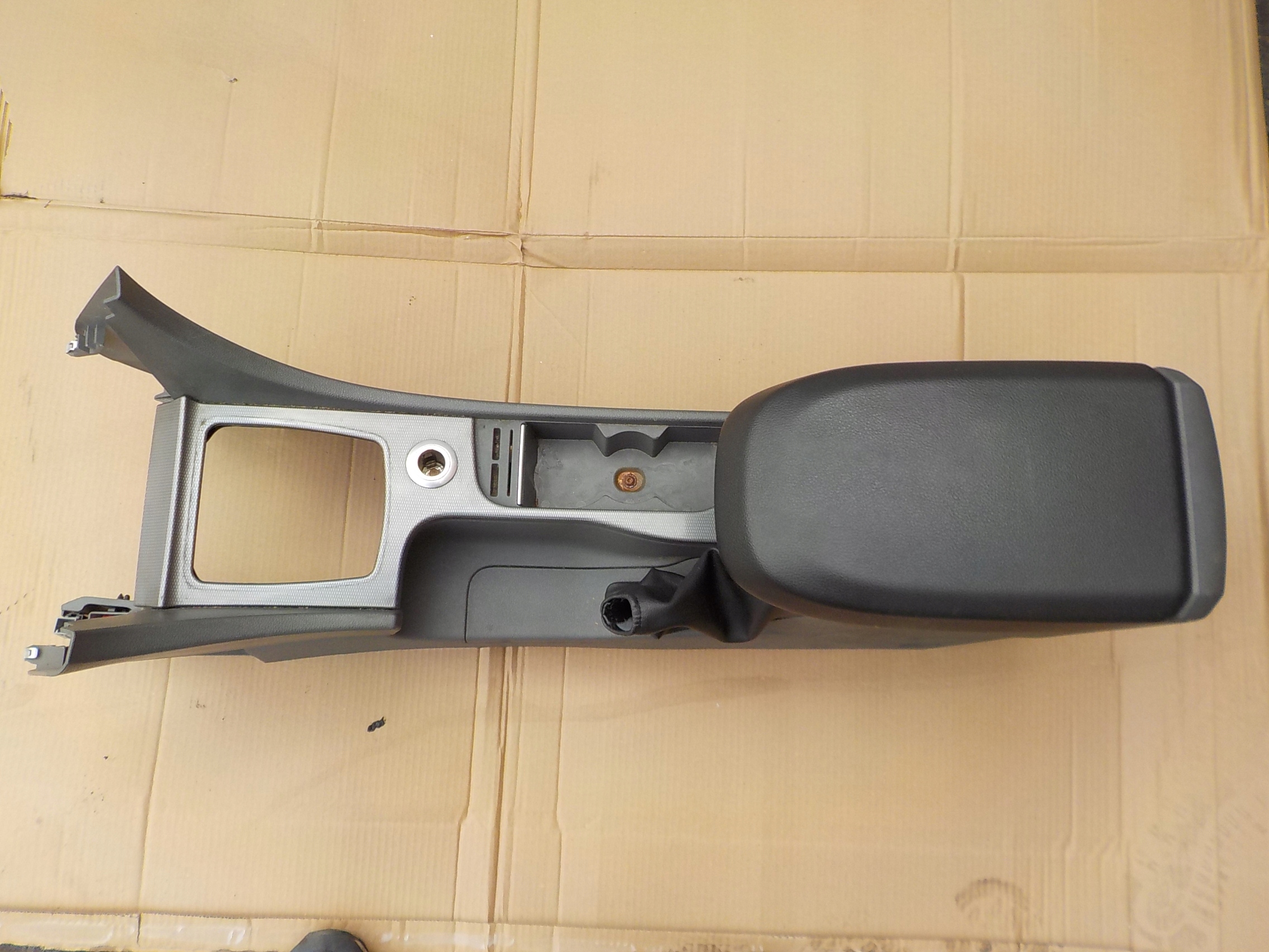 podłokietnik tunel usb ford focus mk2 LIFT podłokietnik focus mk2 LIFT