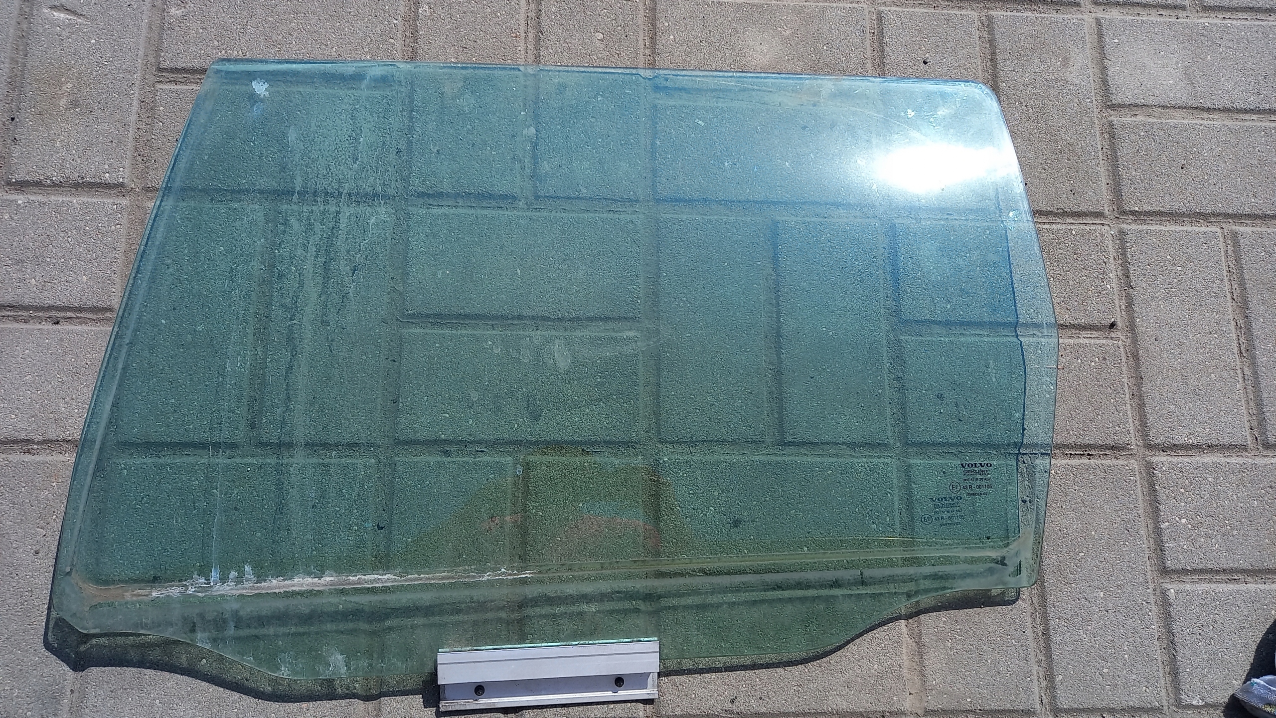 СТЕКЛО ЗАДНЕЙ ЛЕВОЙ ДВЕРИ VOLVO XC70