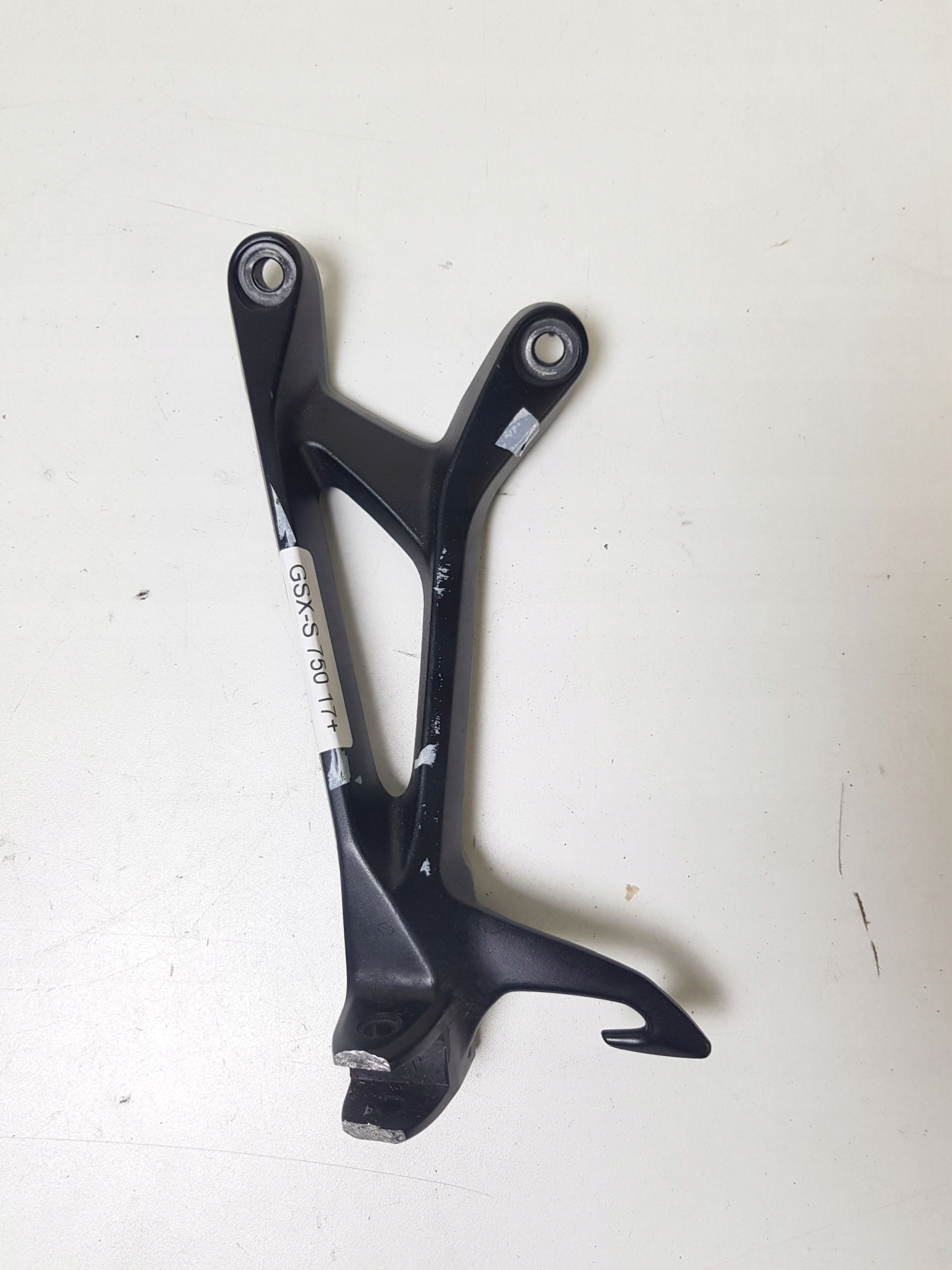 298877 - SUZUKI GSX - S 750 КОМПЛЕКТ ПАСАЖИРА ЛІВИЙ