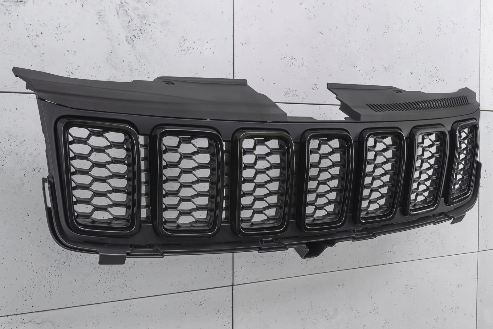 JEEP GRAND CHEROKEE IV WK2 17-21 GRILL 68258419AC EAN (GTIN) 5905226085365