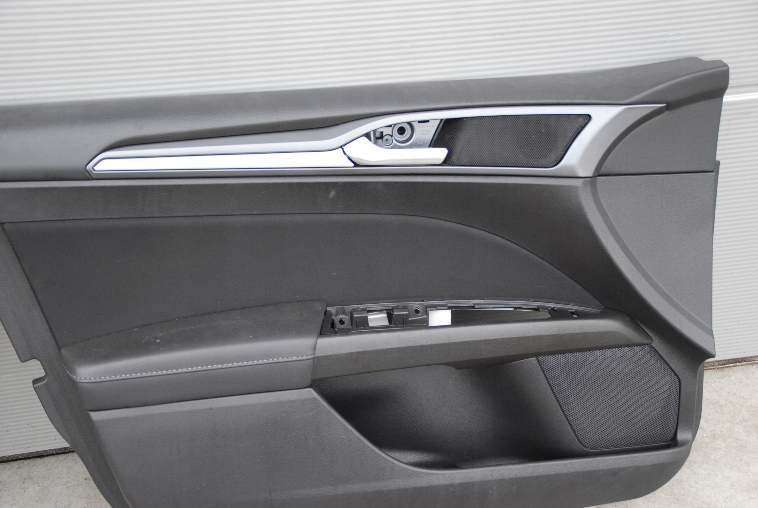 MONDEO MK5 дверные карты л / P перед