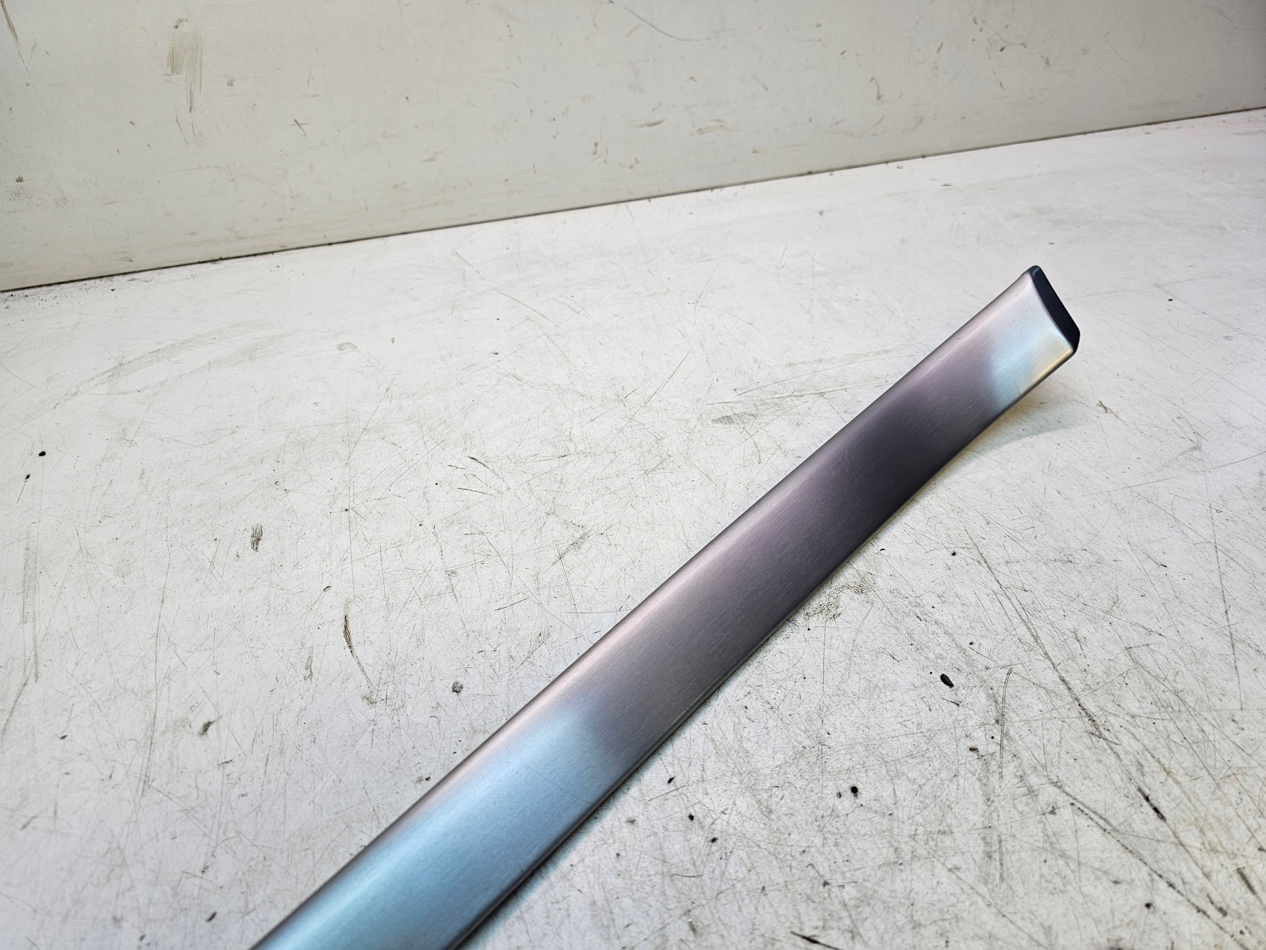 moulding DEKORY door left P AUDI A4 B7 B6 8E0867409 aluminium