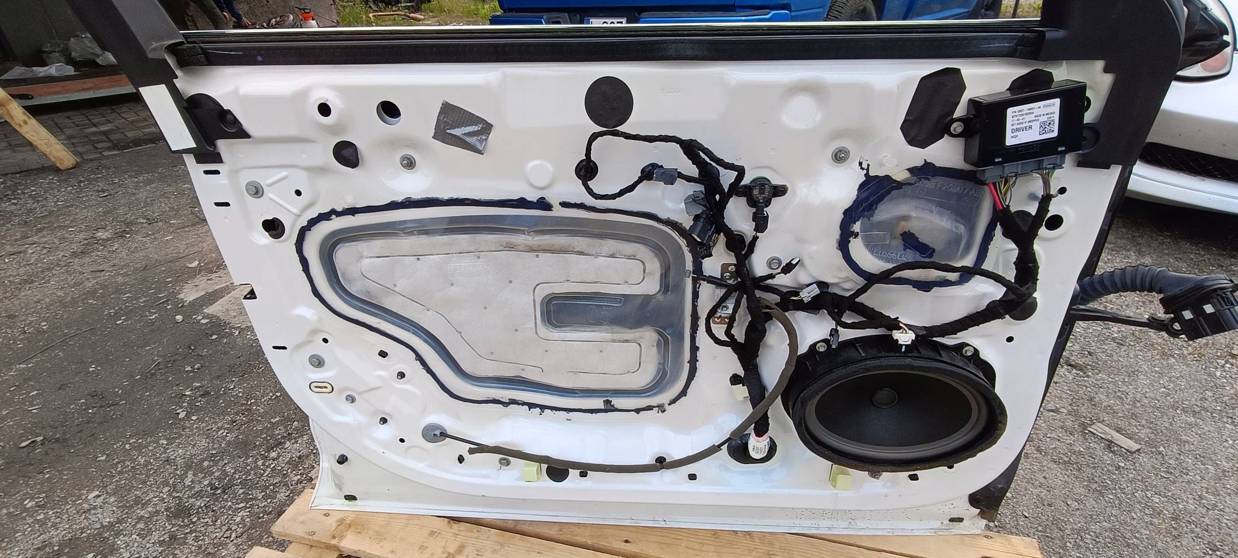 door front front left Lincoln Continental 2017