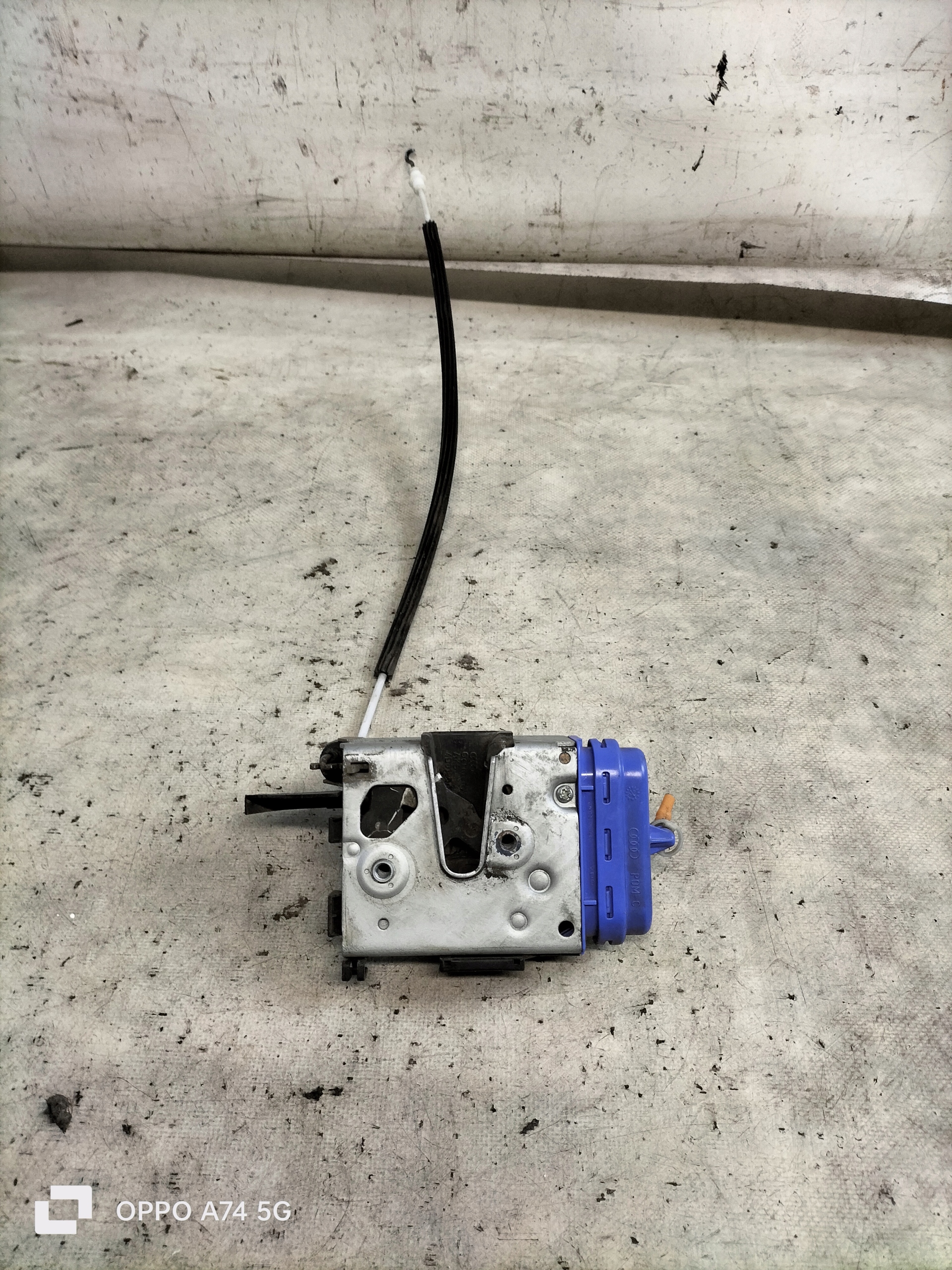 AUDI A3 8L A4 B5 lock door right rear part 8D0839016A