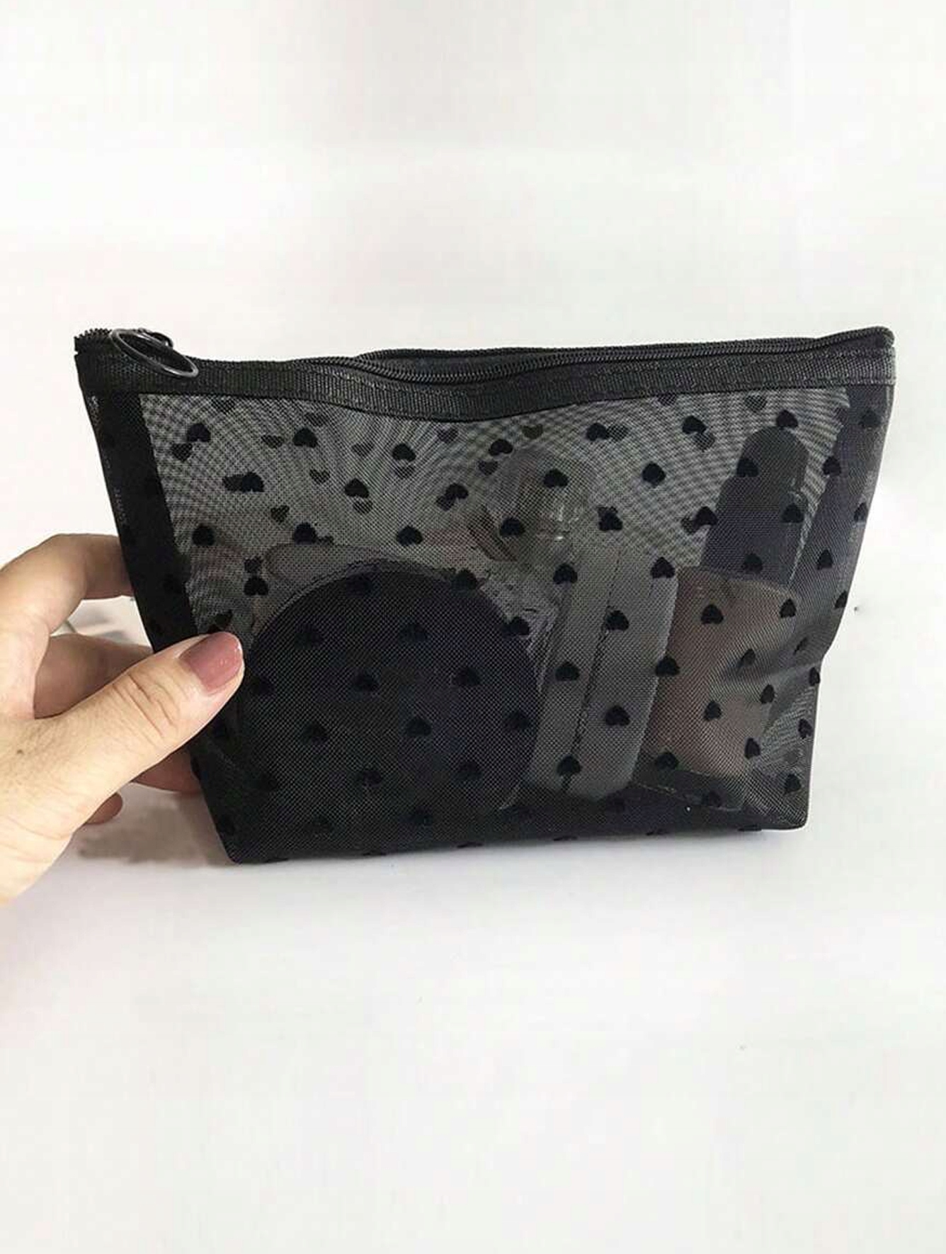 KOSMETYCZKA KUFEREK W SERDUSZKA NA ZAMEK SIATECZKOWA CZARNA MINI TRAPEZ Stan opakowania oryginalne