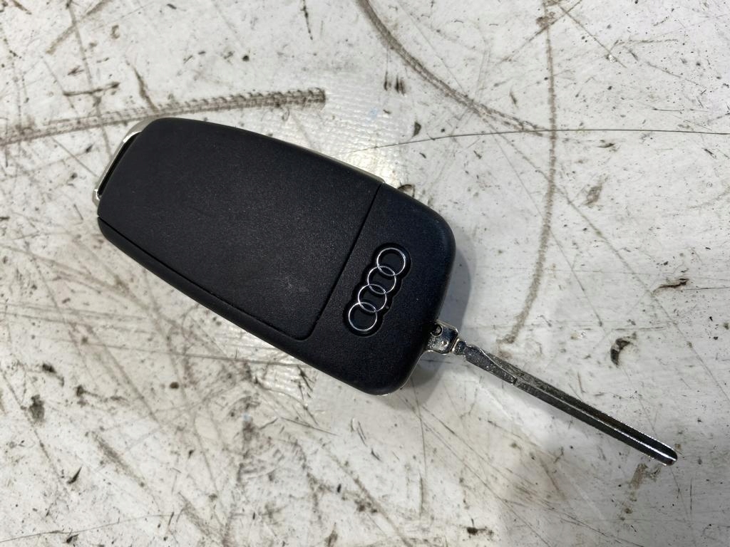 AUDI A1 key SCYZORYK PILOT AUDI A1 1.6 TDI 8X 5FA010659
