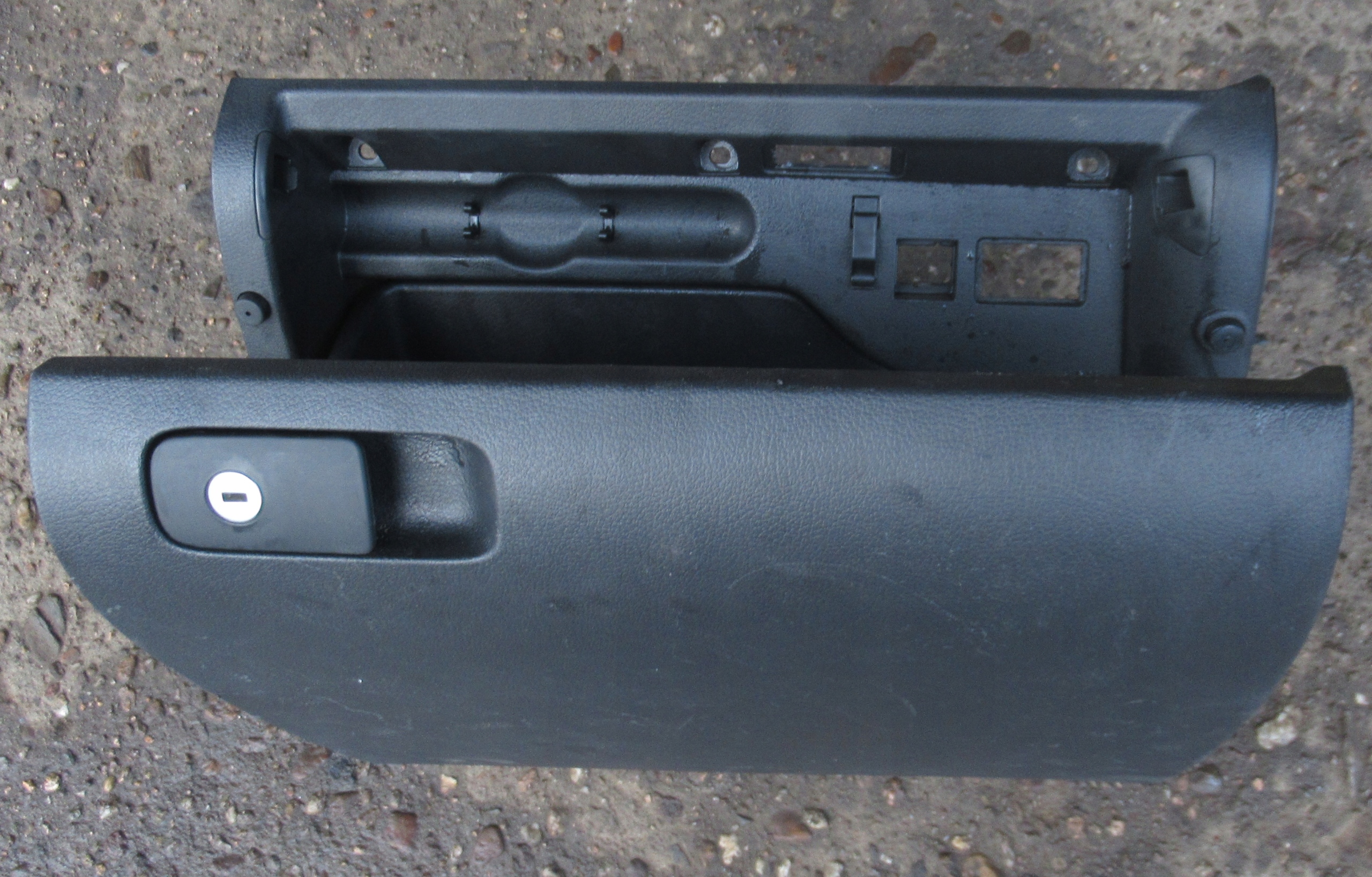 vw GOLF VI+ 12R бардачок пассажира