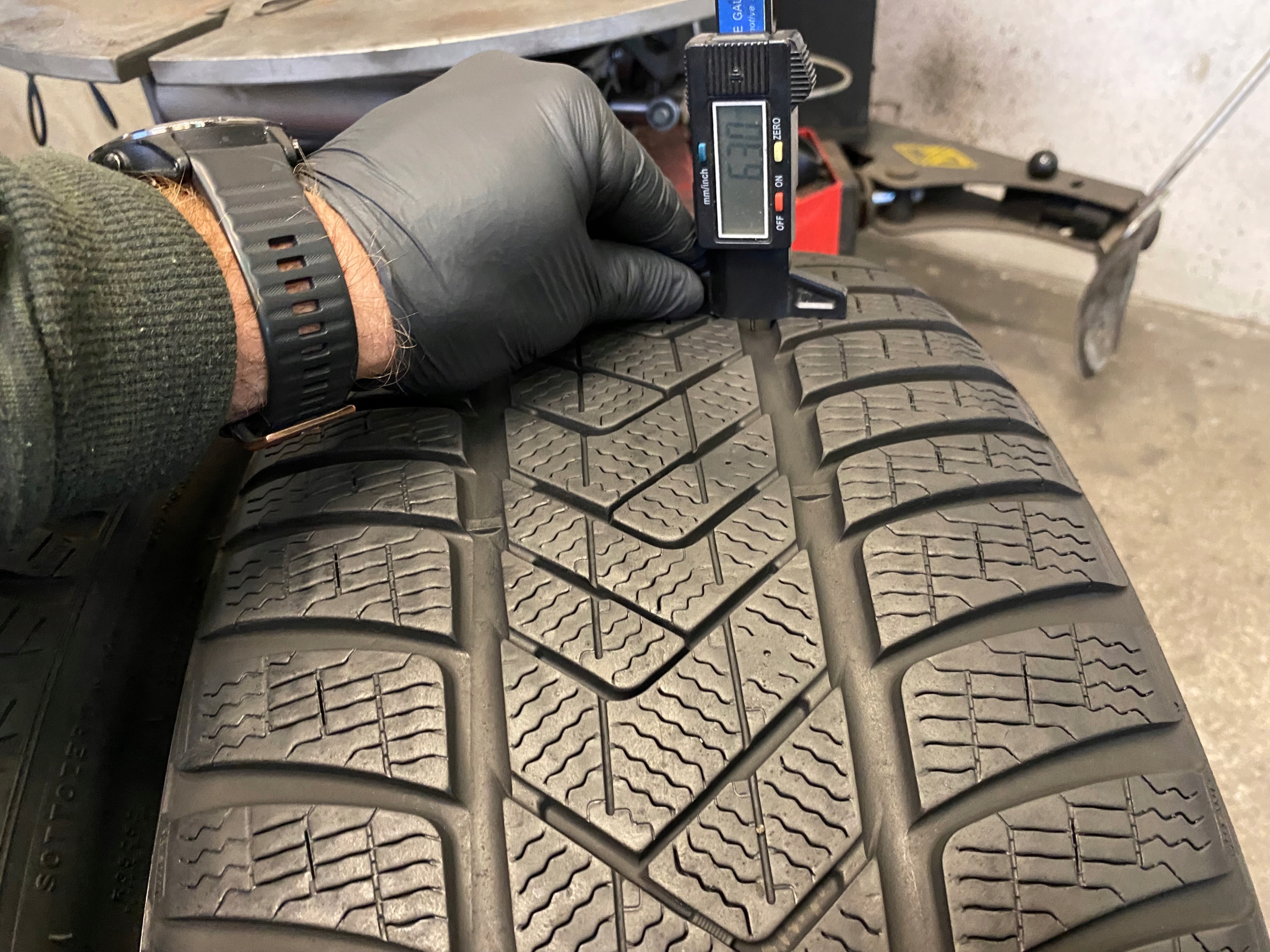 2 tyres winter 275/40R18 Pirelli Sottozero 3 6,5mm