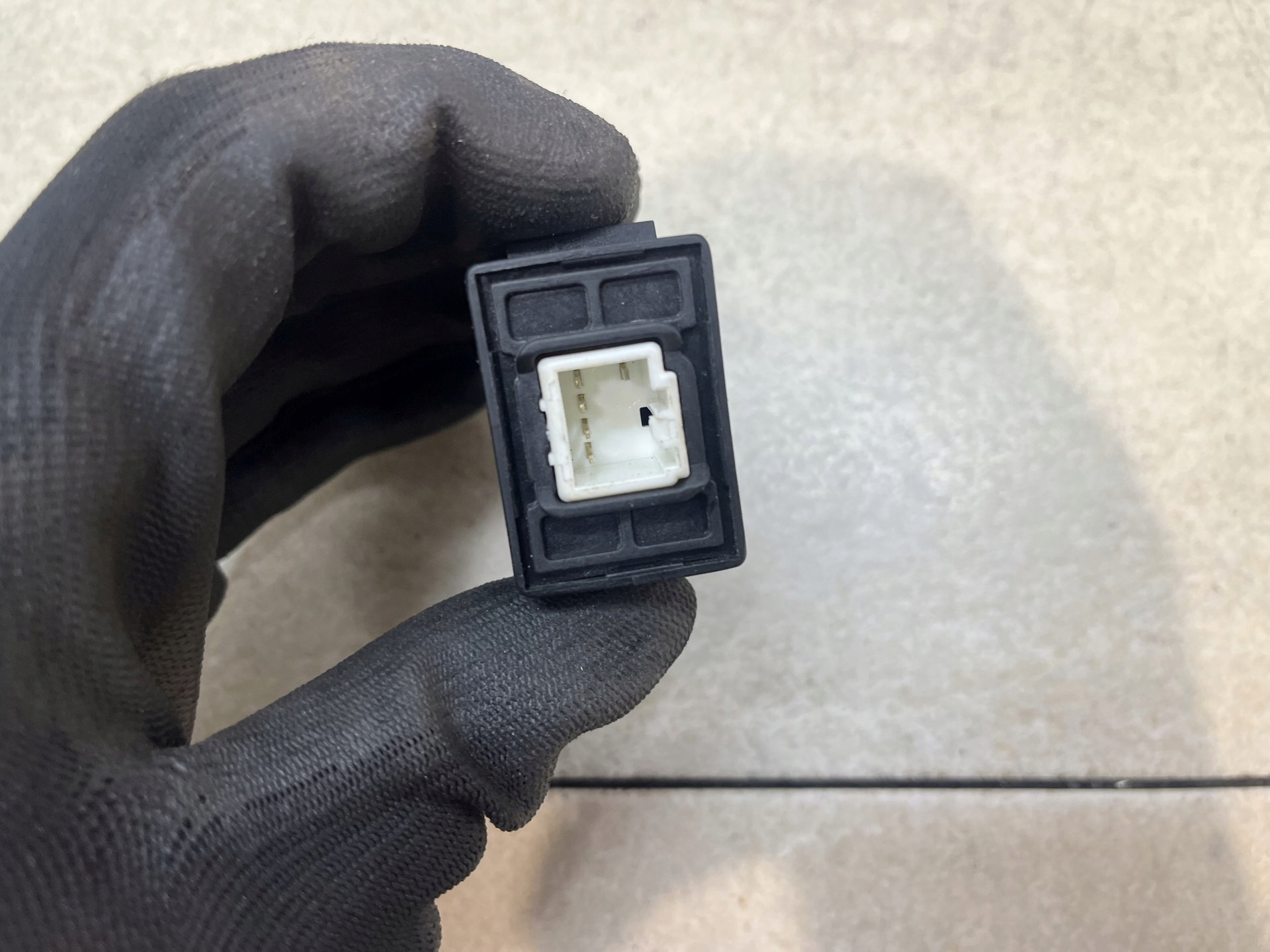 module IMMOBILAIZERA HYUNDAI SONATA IV V6 3.3 95420H10000