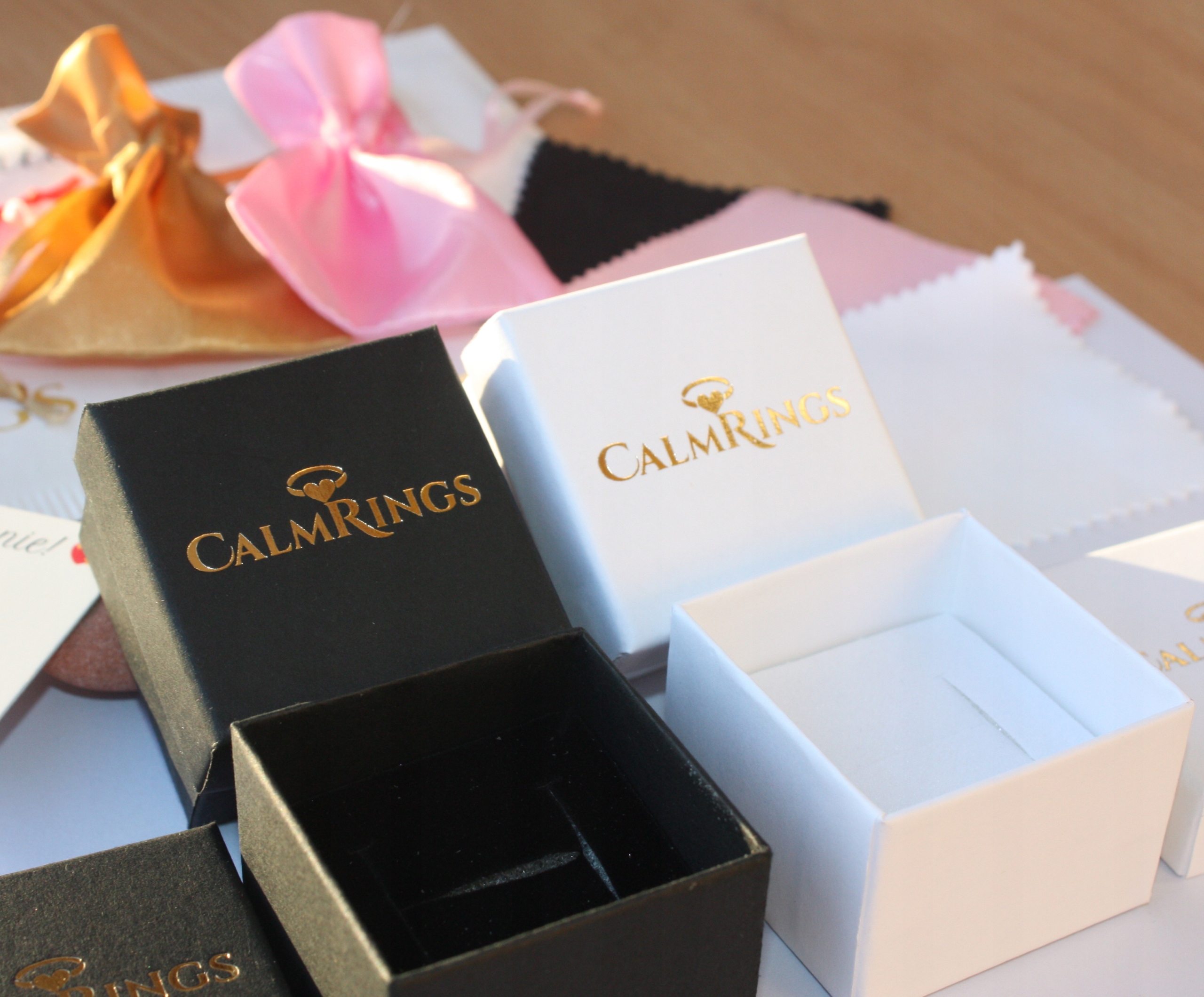 ZŁOTY ELEGANCKI PIERŚCIONEK antystresowy stal regulowany rozmiar prezent Kamień Bez kamienia