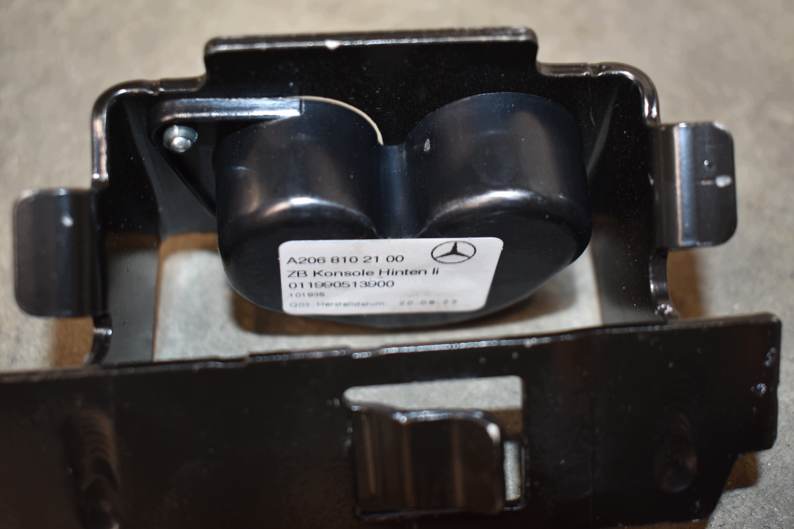 IDEALNE holder console left MERCEDES W206 1