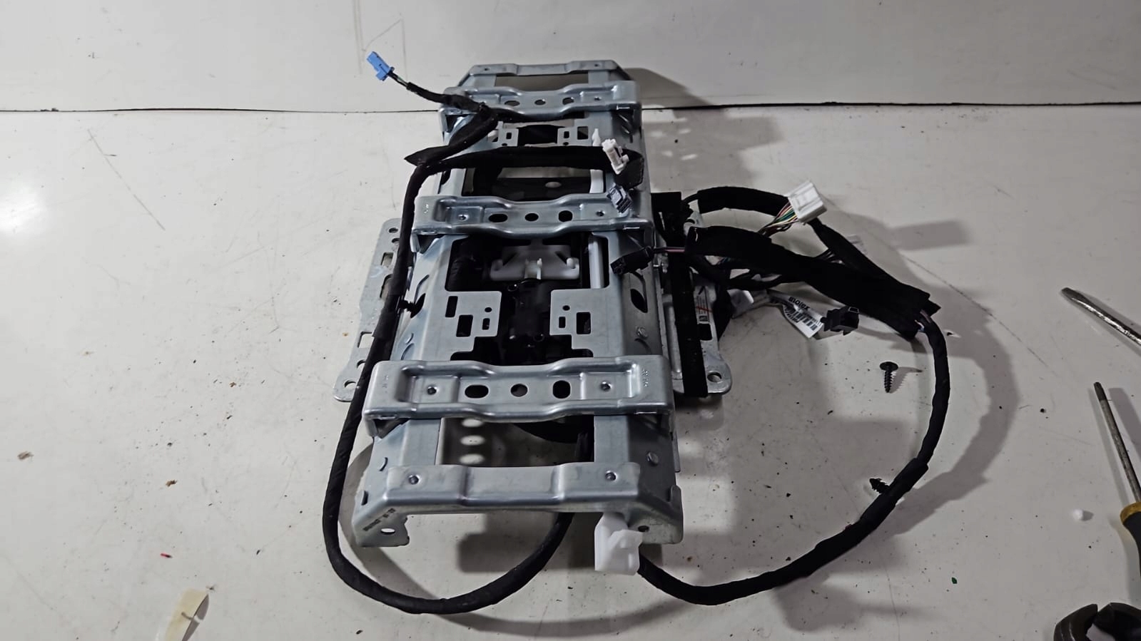 механизм подлокотника renault SCENIC