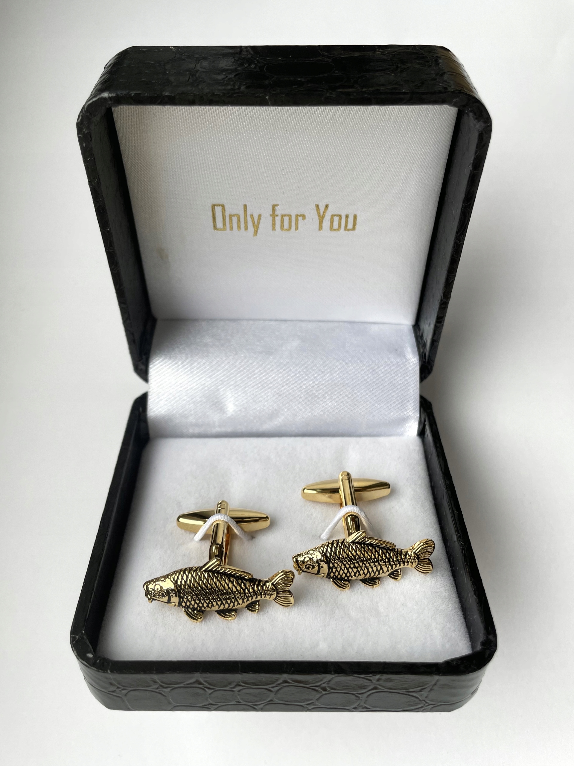 Manžetové knoflíčky Exc Zlatý kapr pro rybáře, pozlacené V Pouzdru