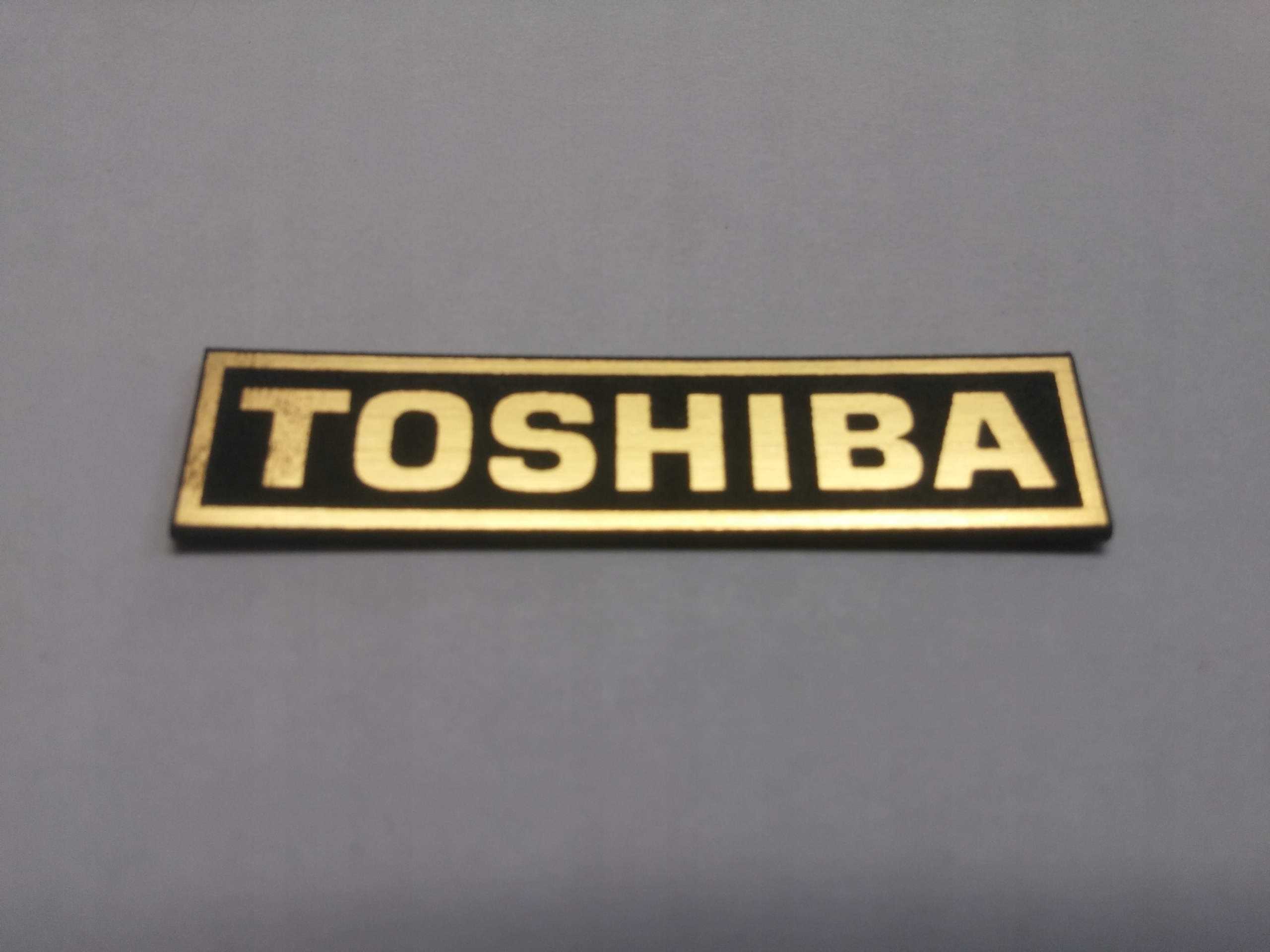 

Toshiba naklejka emblemat 44 x 10 mm * Złota