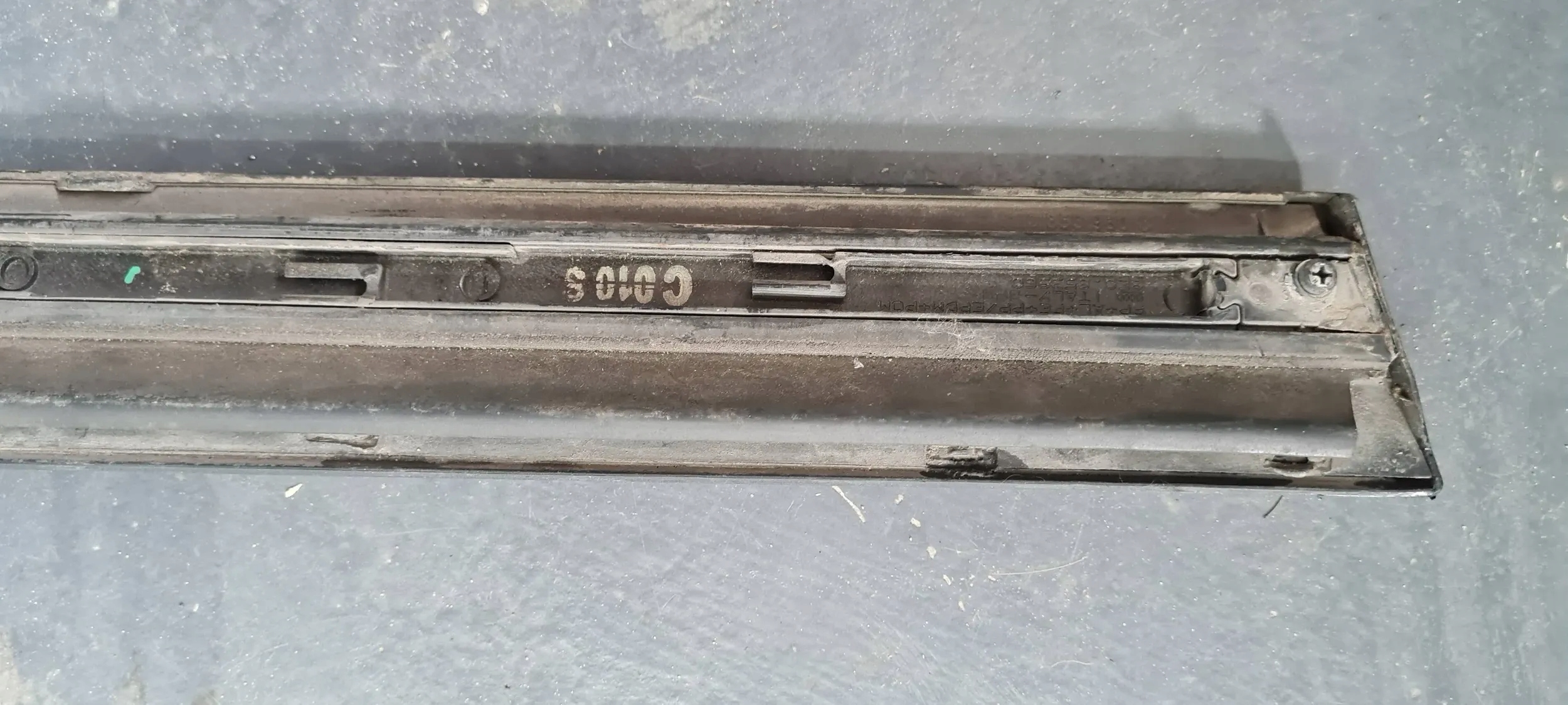 A4 B7 B6 lišta dveře pravá pravý předek SLINE přední 8E0853960C