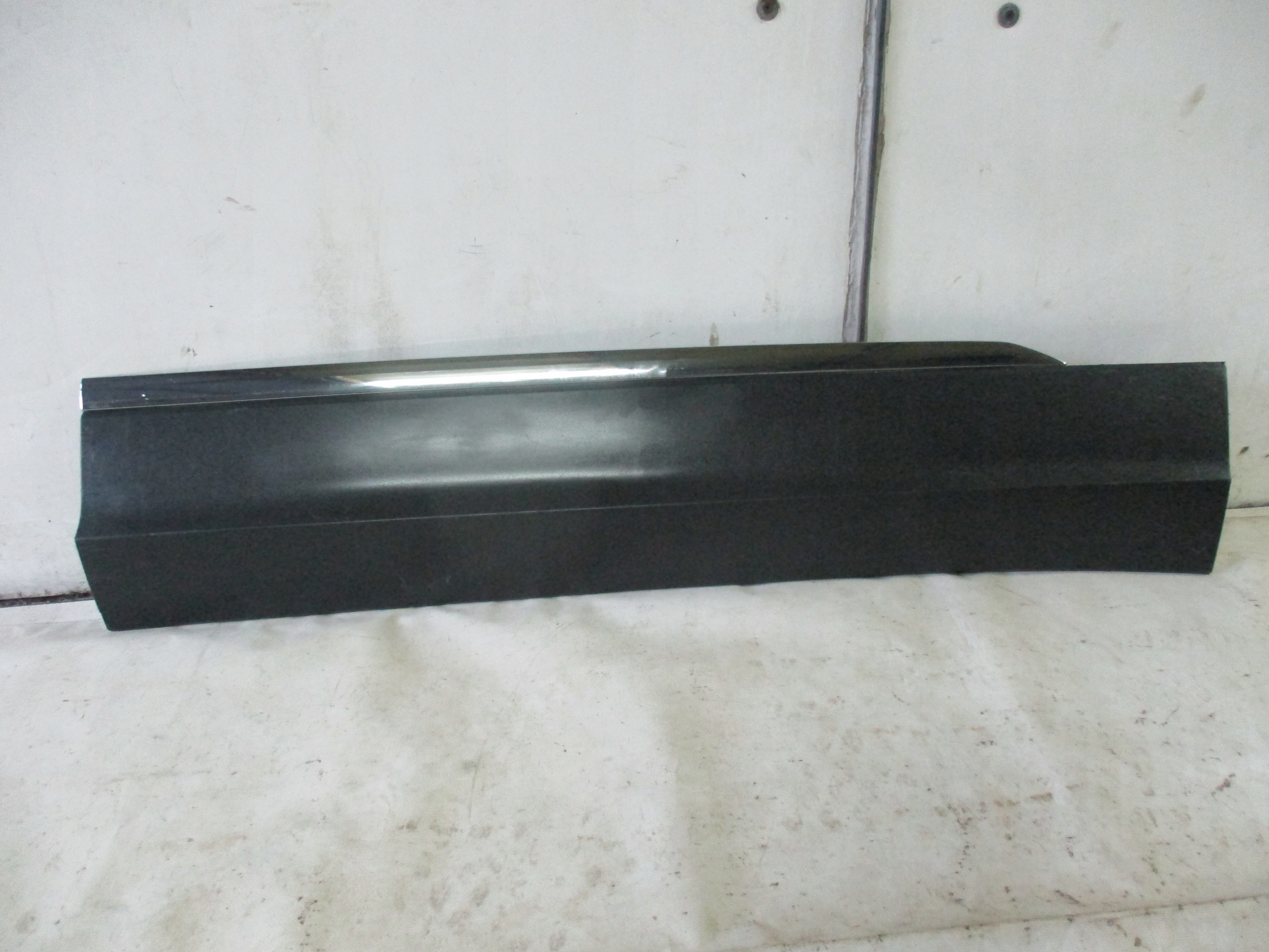 Listaw door right front front VW Tiguan II 2 5NA854940P