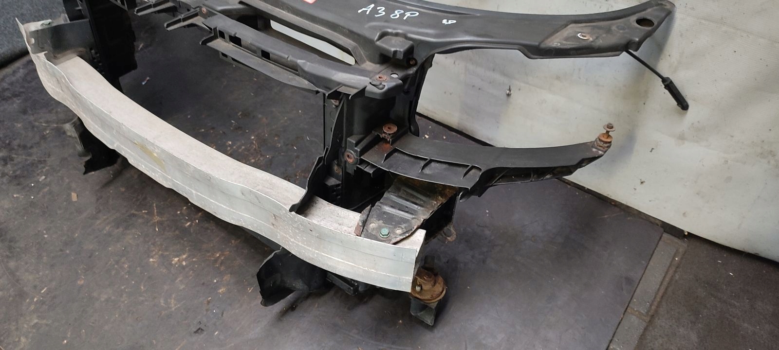 support panel for radiators pillar iron Audi A3 8P LIFT 3D 1,6 FSI