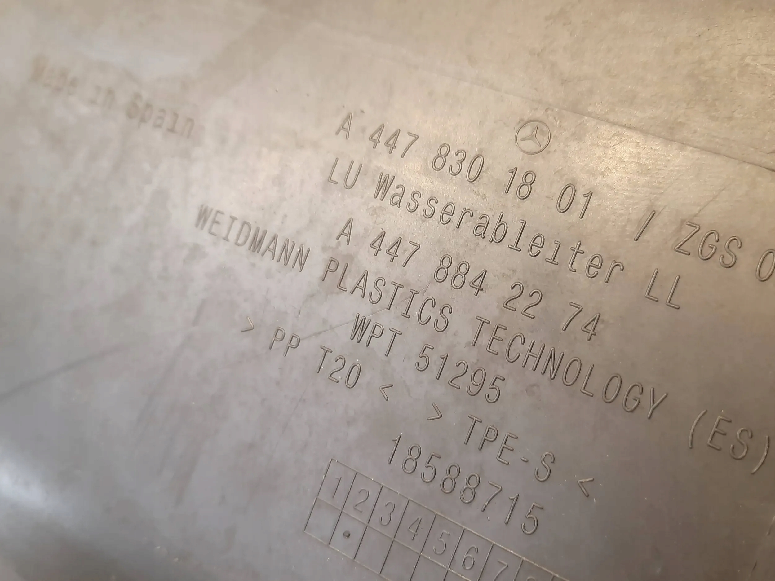 Mercedes-Benz V W447 PODSZYBIE A4478301801 Jakość części (zgodnie z GVO) O - oryginał z logo producenta pojazdu (OE)