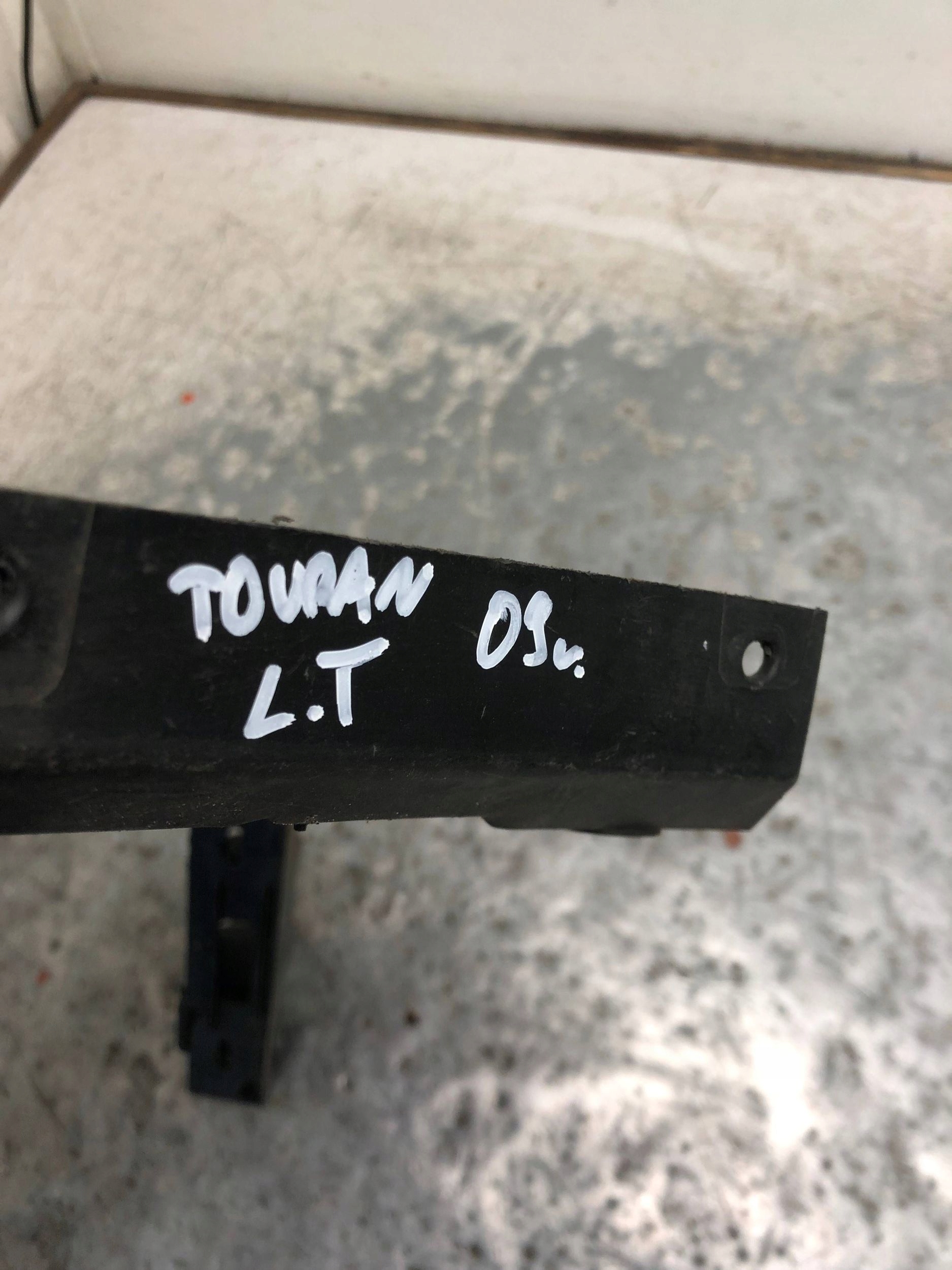 bumper bracket left rear part VW TOURAN and 1T0807375C