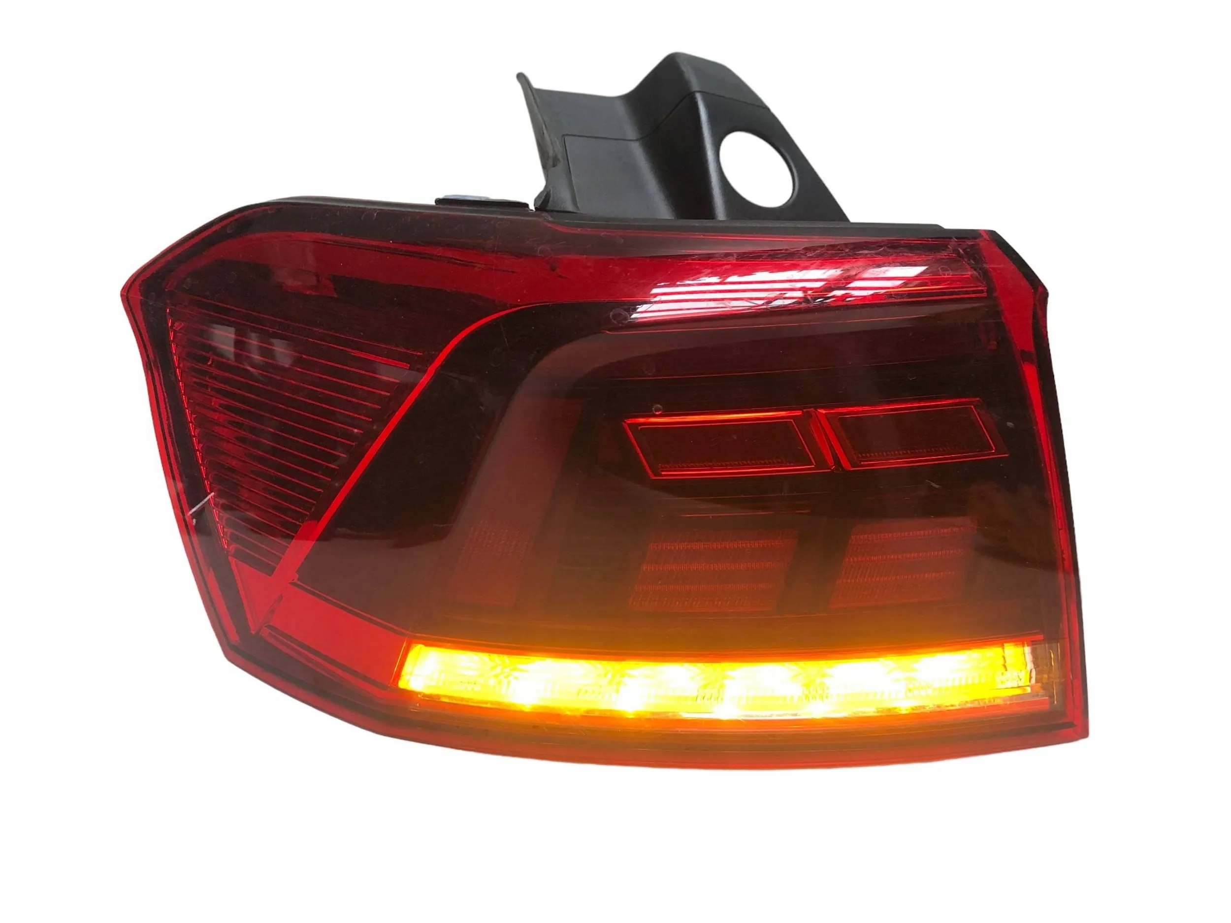 Lampa tył lewy Volkswagen PASSAT B8 Producent części Volkswagen OE