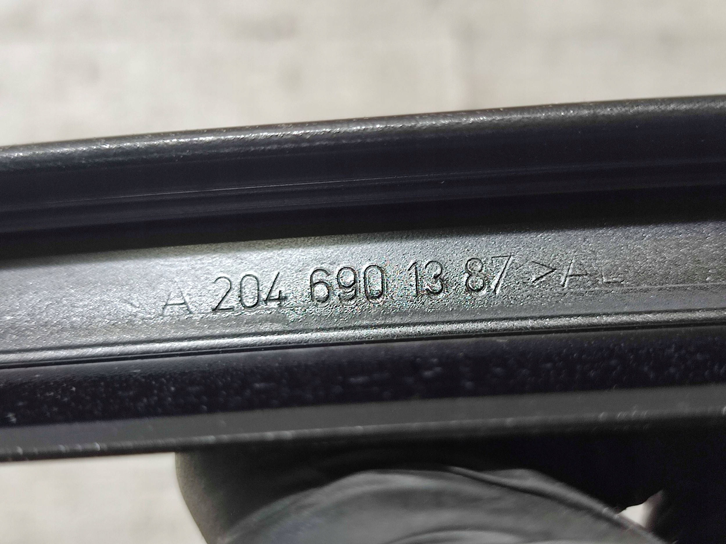 Mercedes-Benz GLK (X204) 2013 front left moulding door przednich