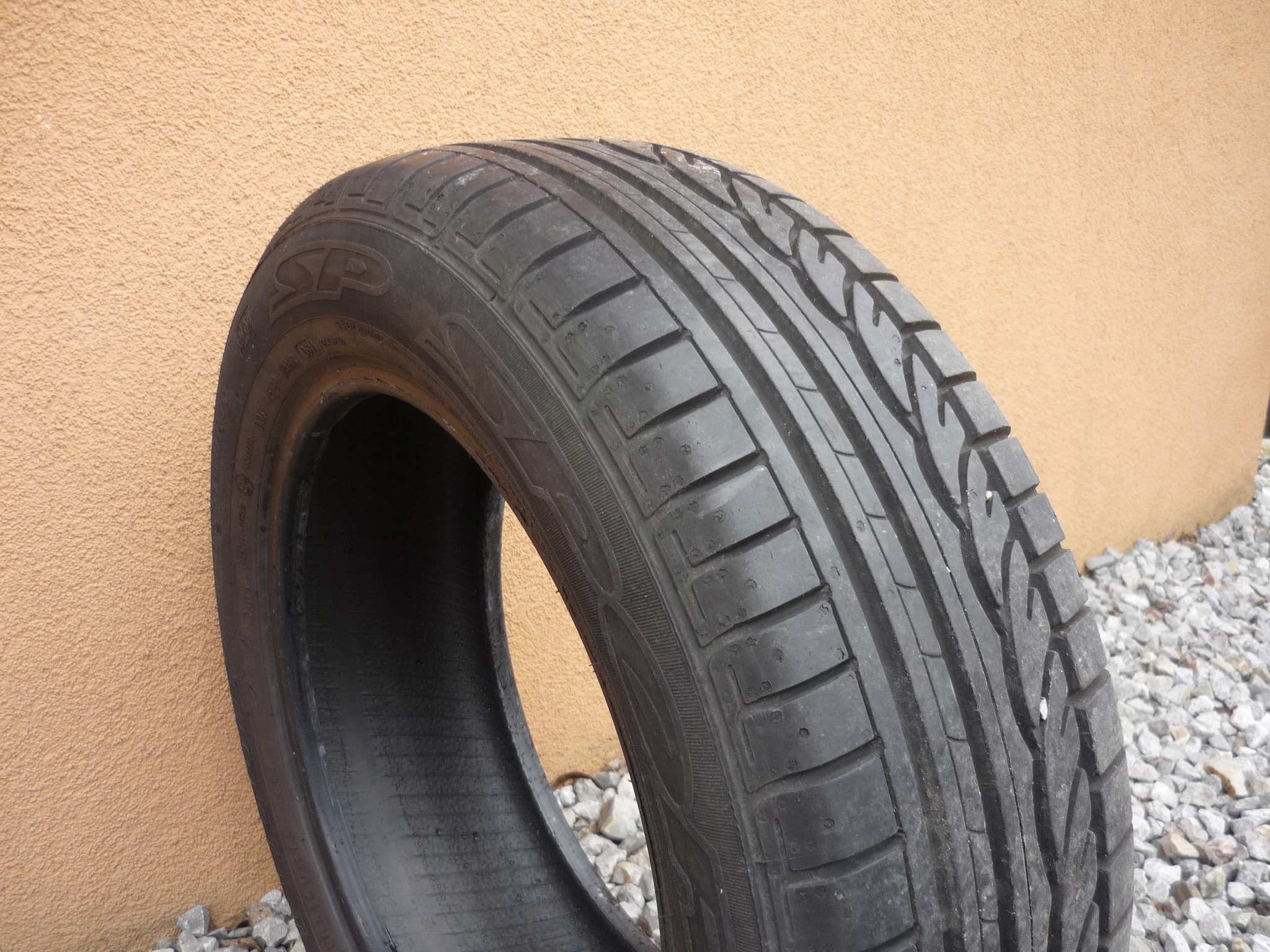 OPONA LETNIA 6,8MM 1SZT DUNLOP 185/60 R15 Model SP sPort 01