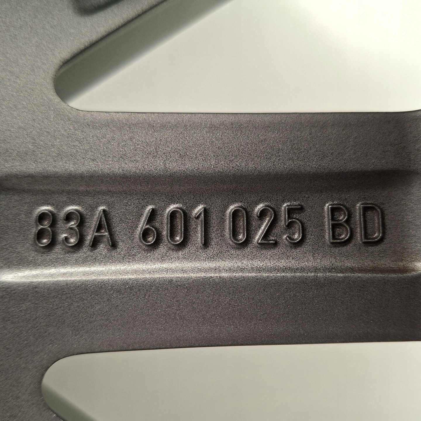 AUDI Q3 SQ3 RSQ3 20" 83A601025BD disk hliníkový