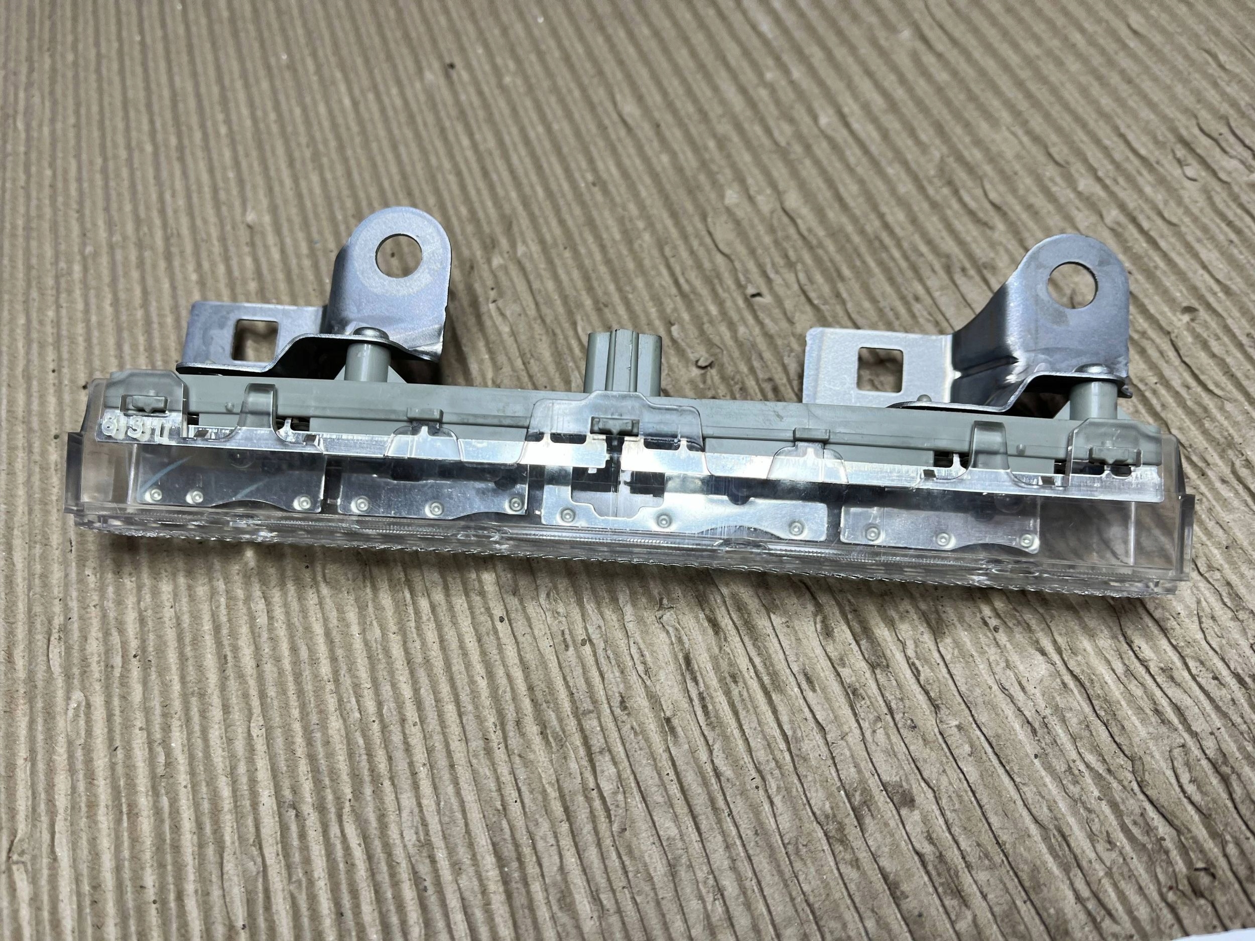 Trzecie light stop Toyota Auris 150 8100612010