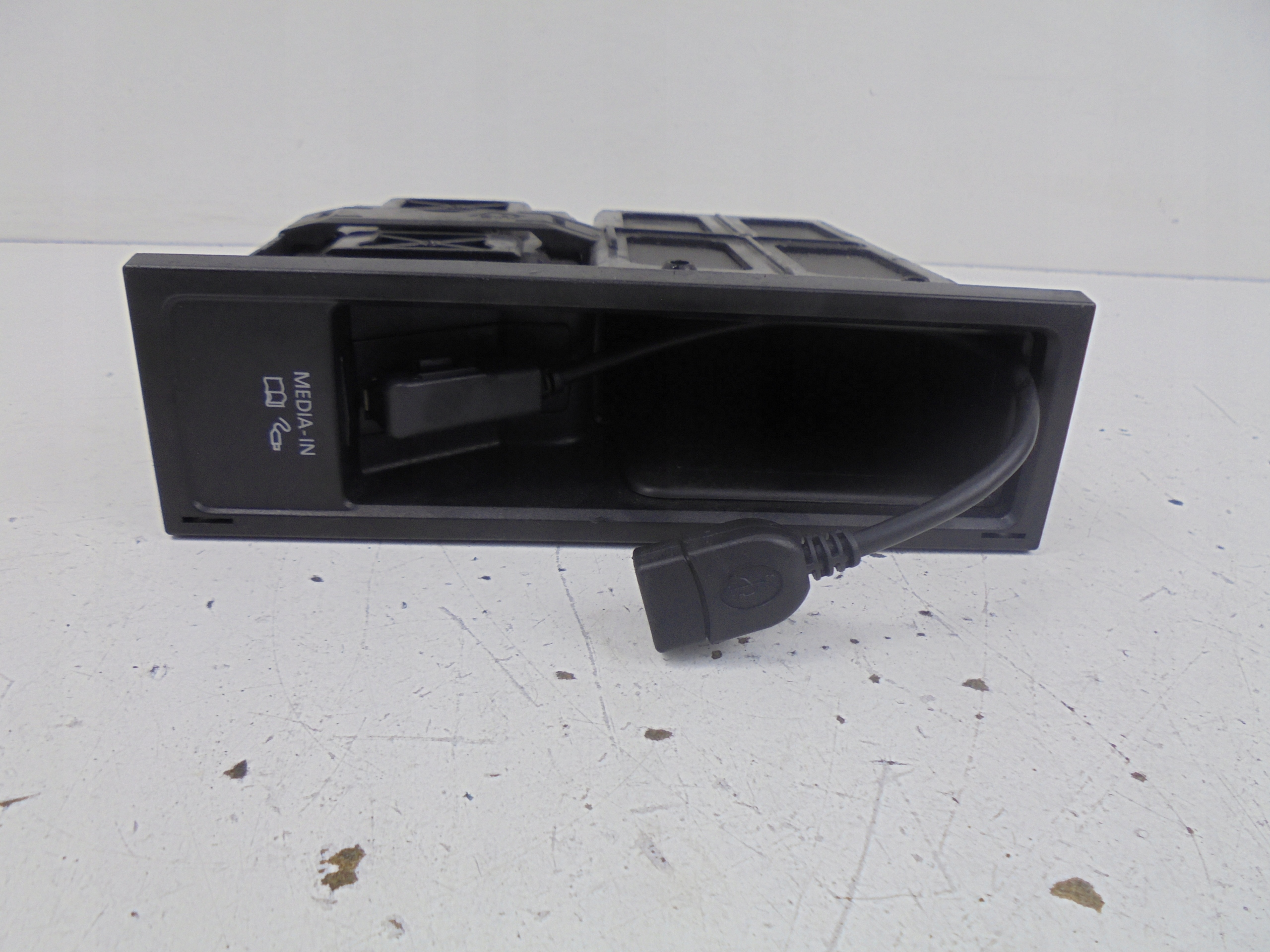 MODUŁ INTERFACE MEDIA 5N0035728 VW PASSAT B7