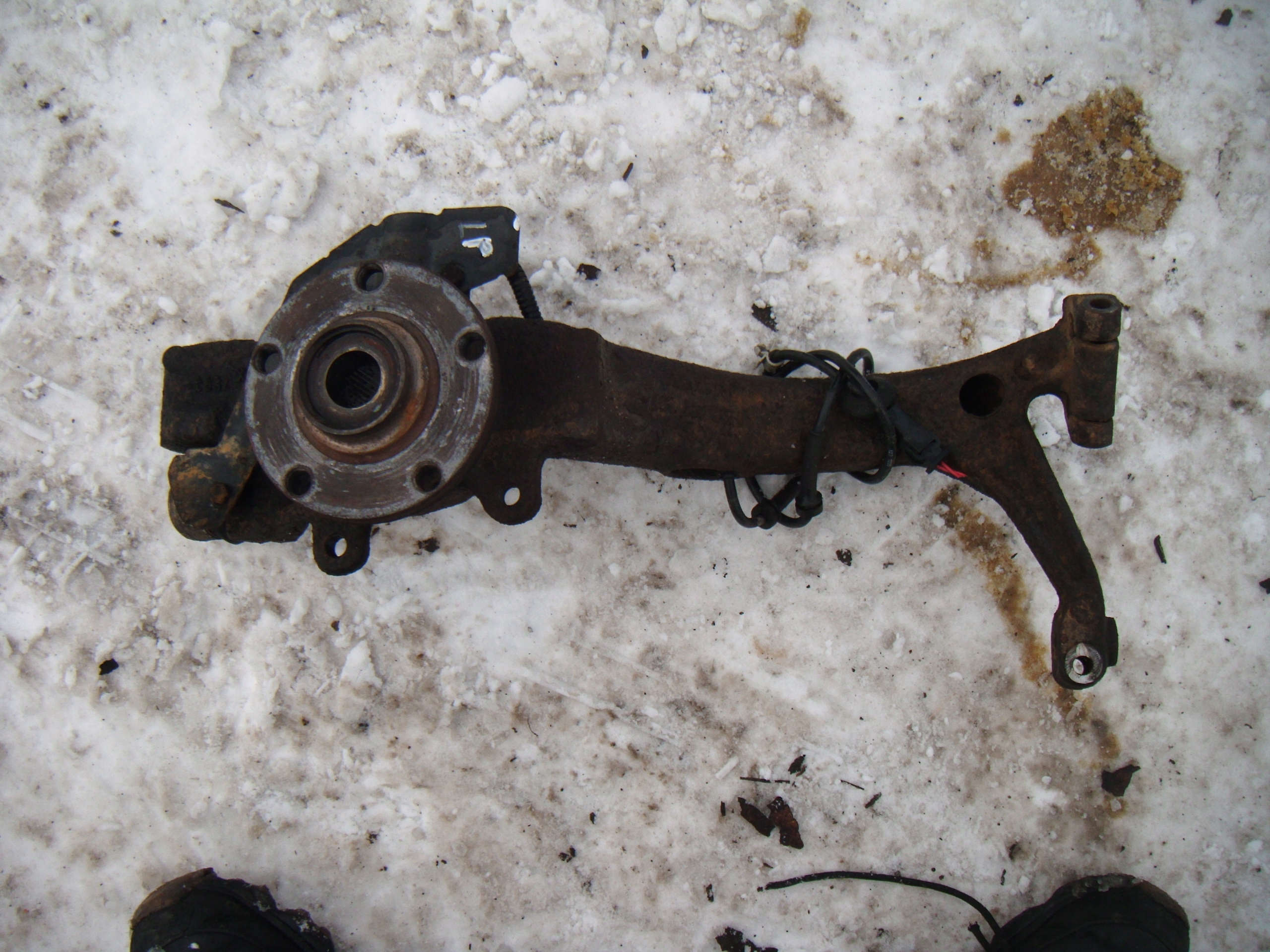 AUDI A4 B5 1.6 B 94-01 ZWROTNICA PIASTA LEWY PRZÓD