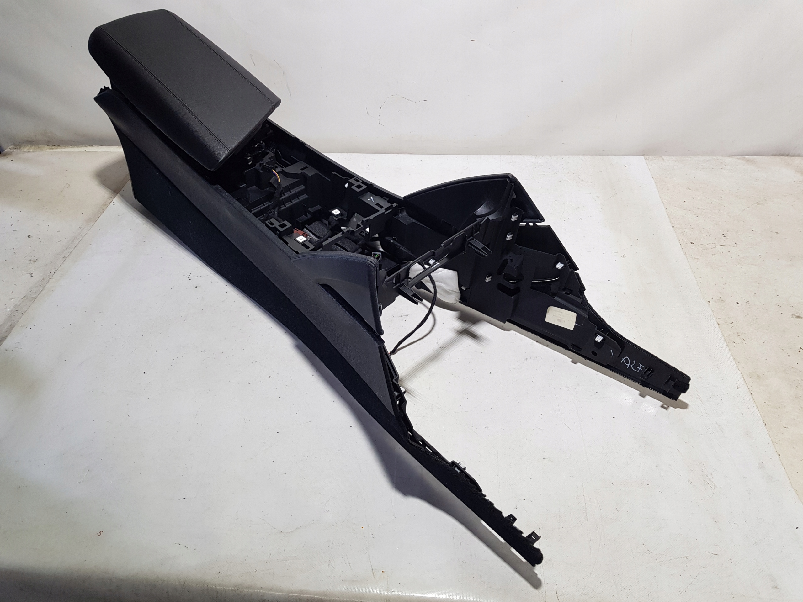 TUNEL central armrest LADOWARKA ALFA ROMEO STELVIO EUROPA EU