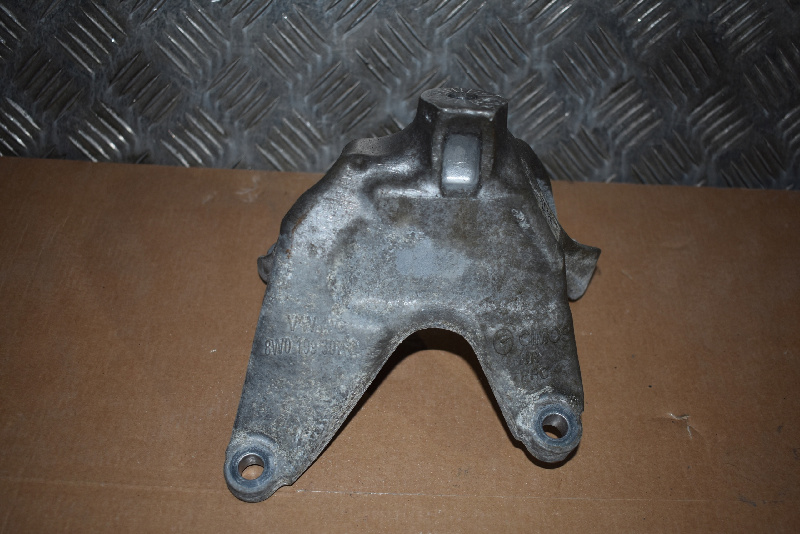 perfect condition holder engine mount left PORSCHE AUDI 1