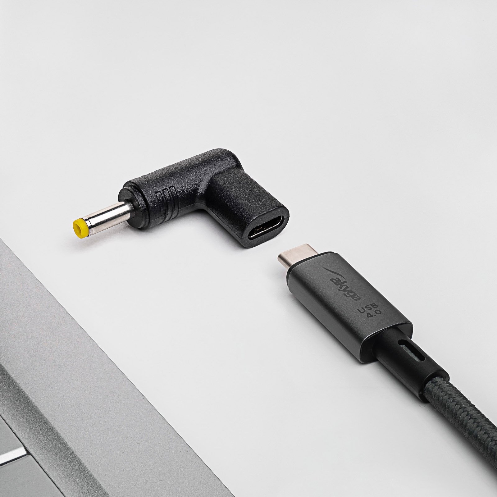 Przejściówka USB-C 4.0x1.7 mm do laptopa 100W Stan opakowania oryginalne