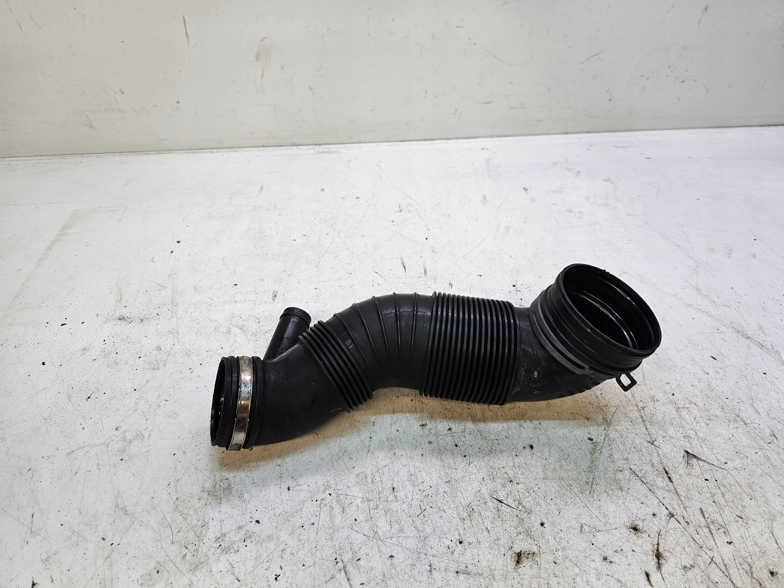 pipe air hose AUDI Q3 8U VW 5N0129656