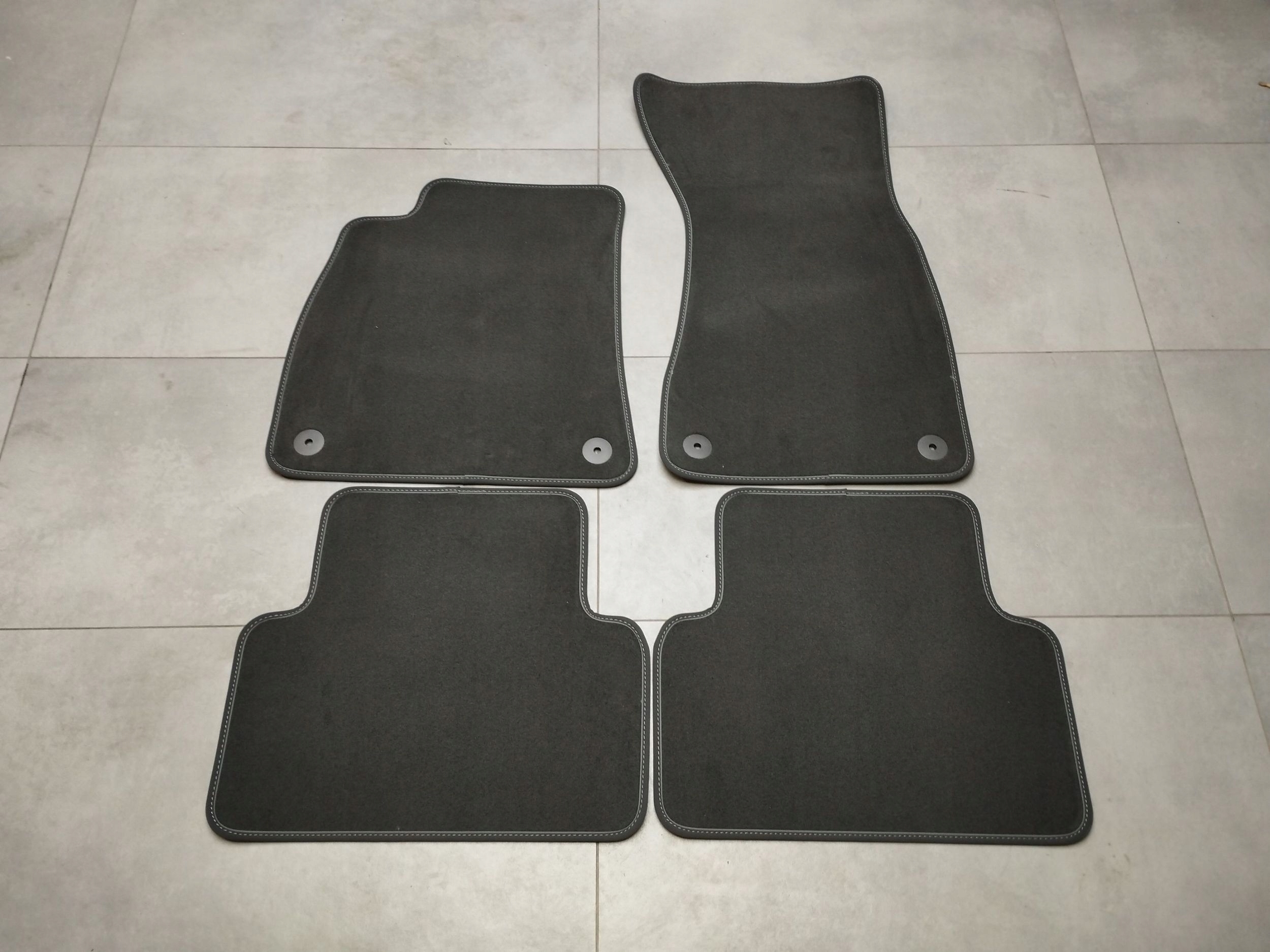 Audi A5 tappetini SAMOCHODOWE Originale 8B1863011A