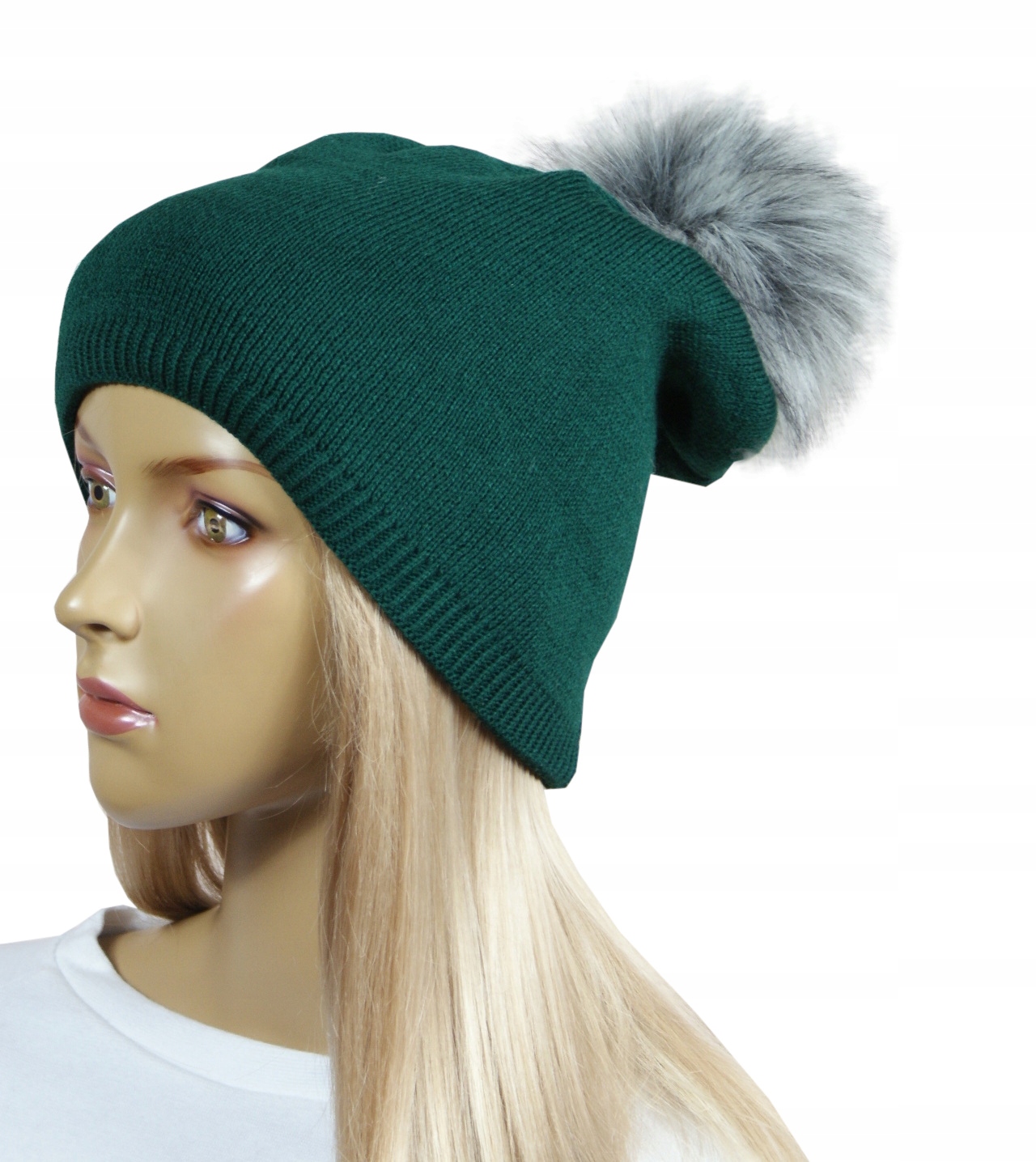 

Czapka damska Pompon # 64