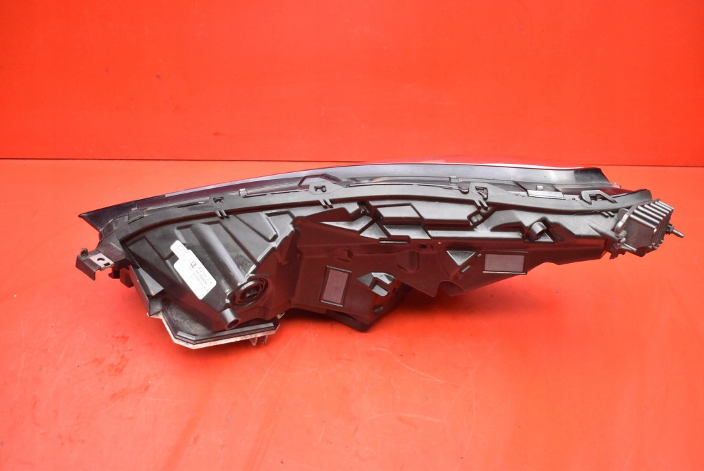 REFLEKTOR right light front FULL LED EU 1077376-30-B TESLA MODEL 3 17-21