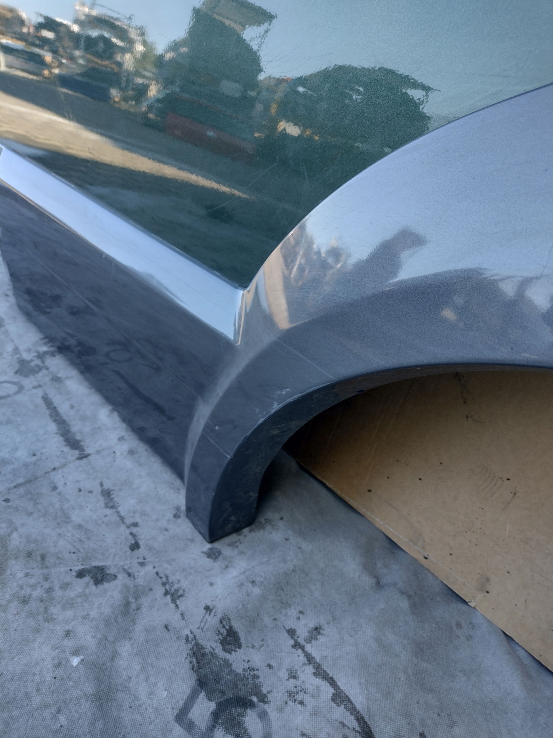 KIA SORENTO and 2003R door left rear part moulding