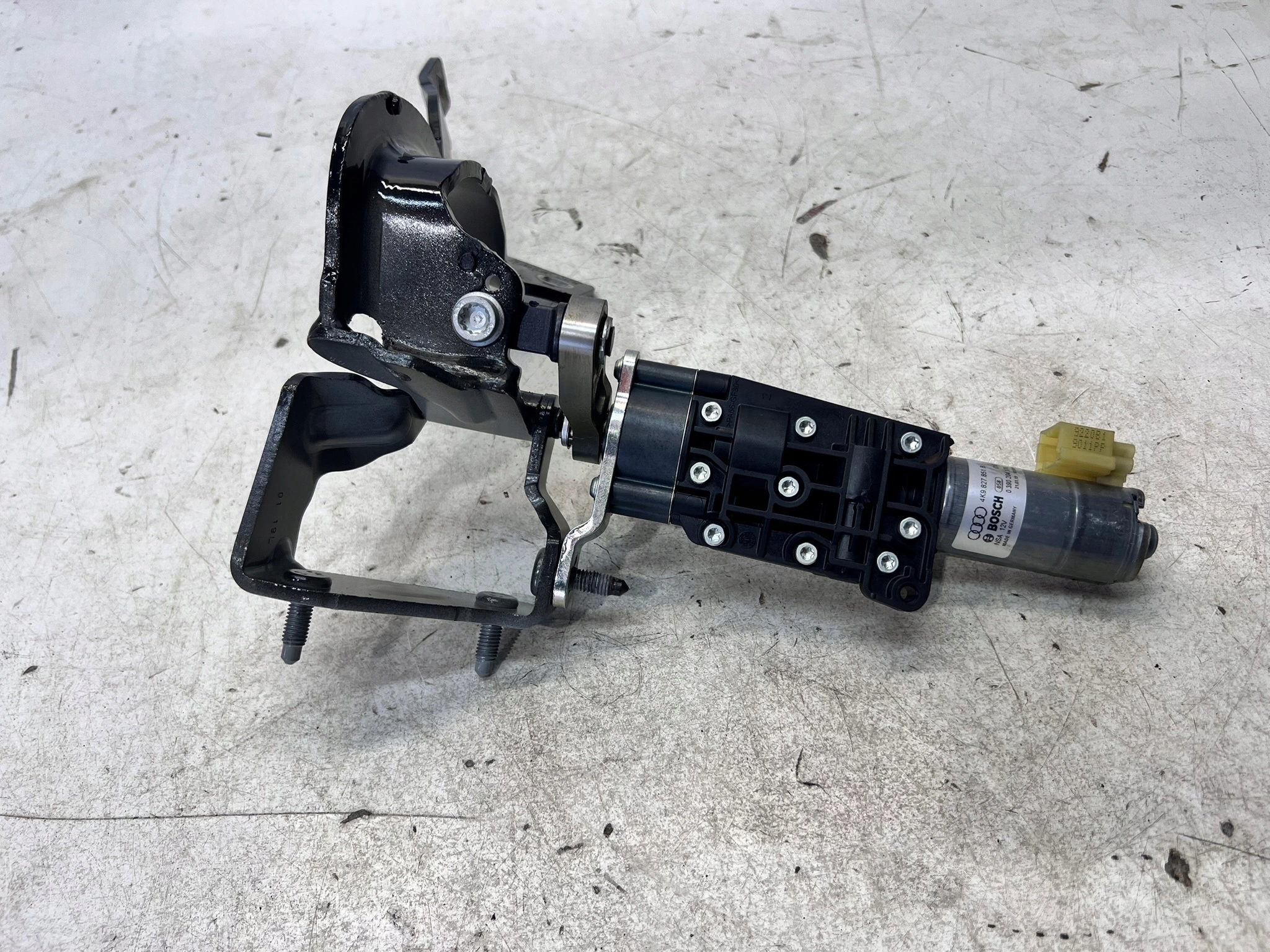 hinge SILNIKCZEK bonnet rear part left AUDI A6 C8 4K9827851B 4K9827299A
