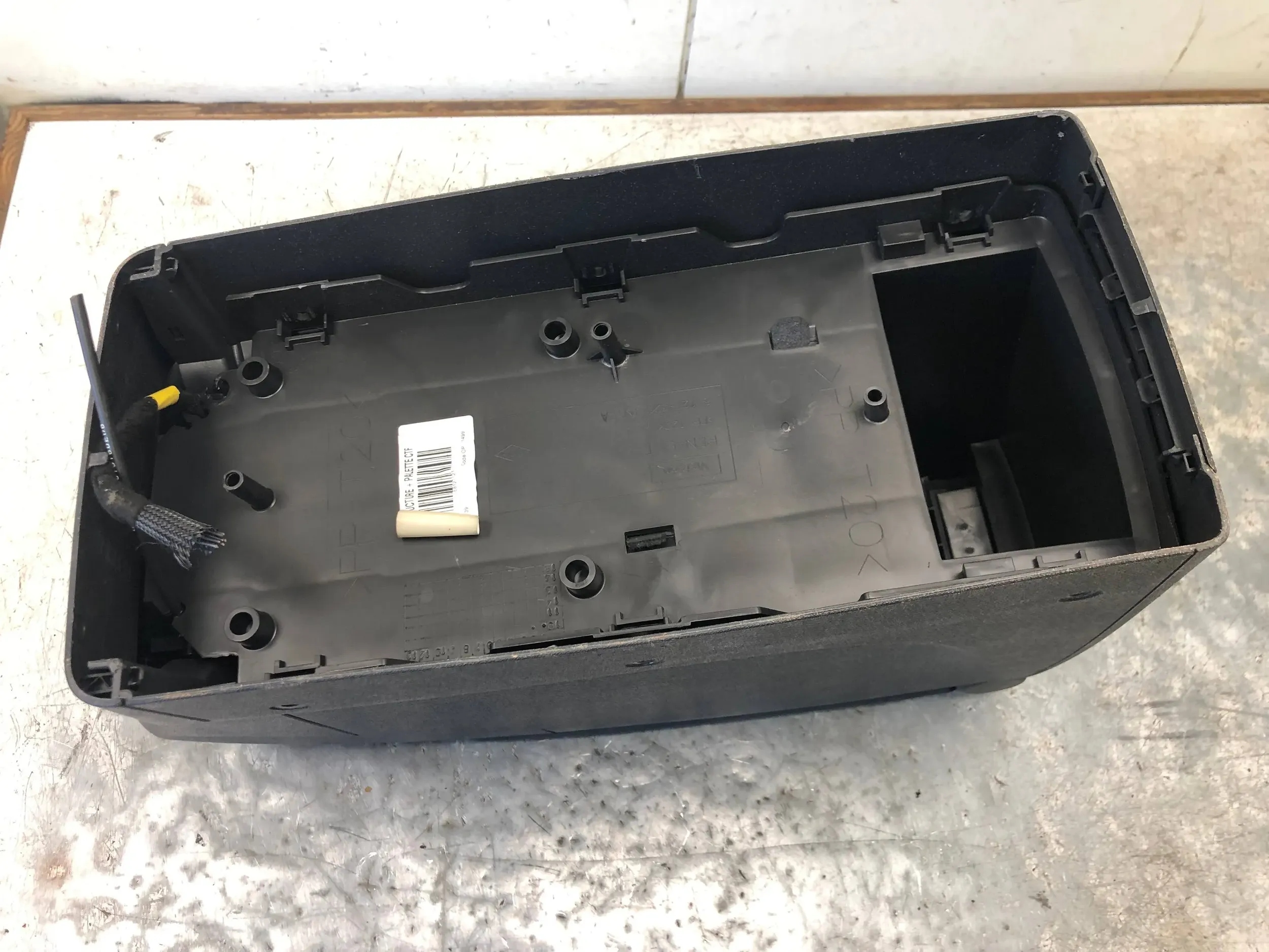 подлокотник тунель renault SCENIC III