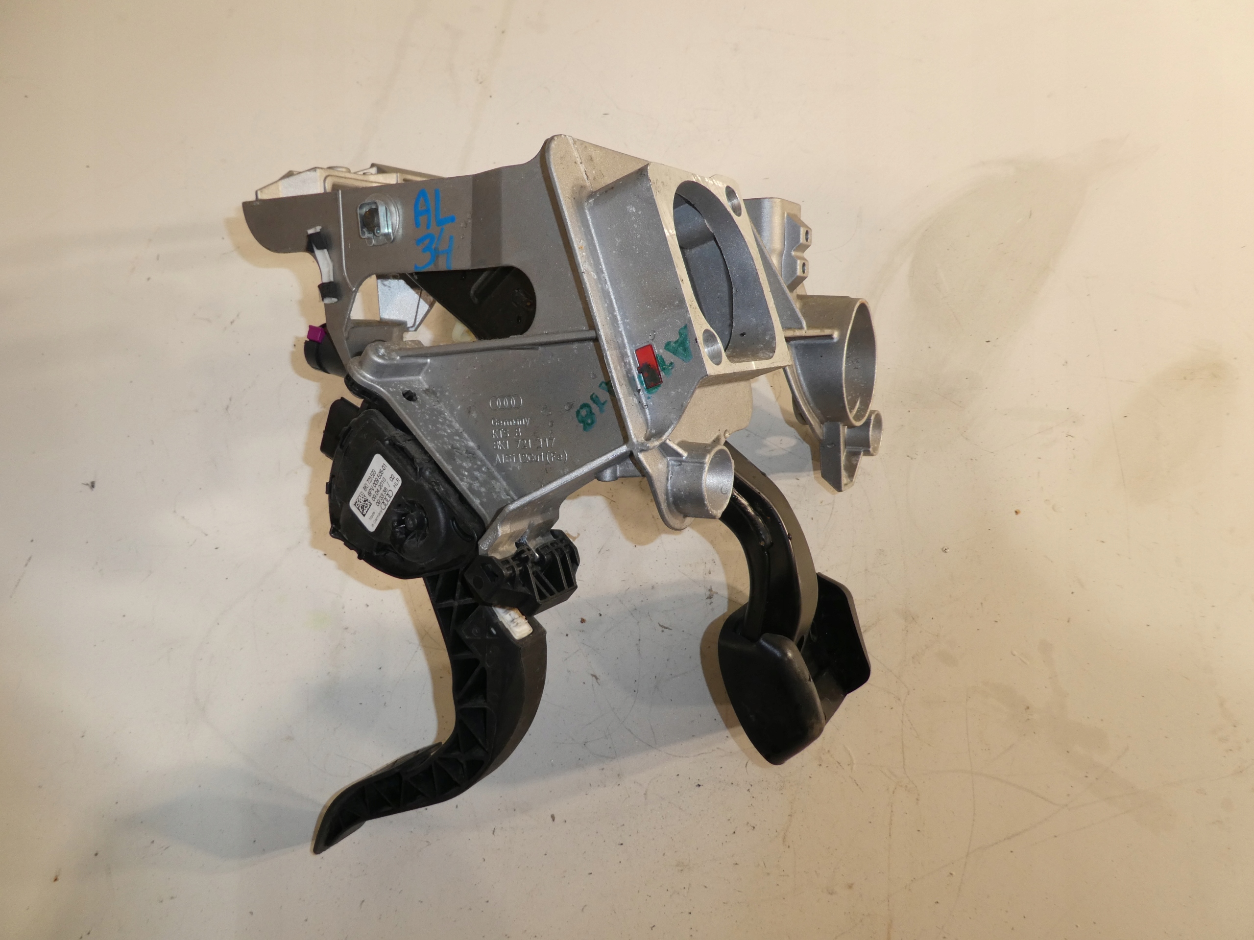 AUDI A4 B8 A5 accelerator pedal brakes support 8K1721117